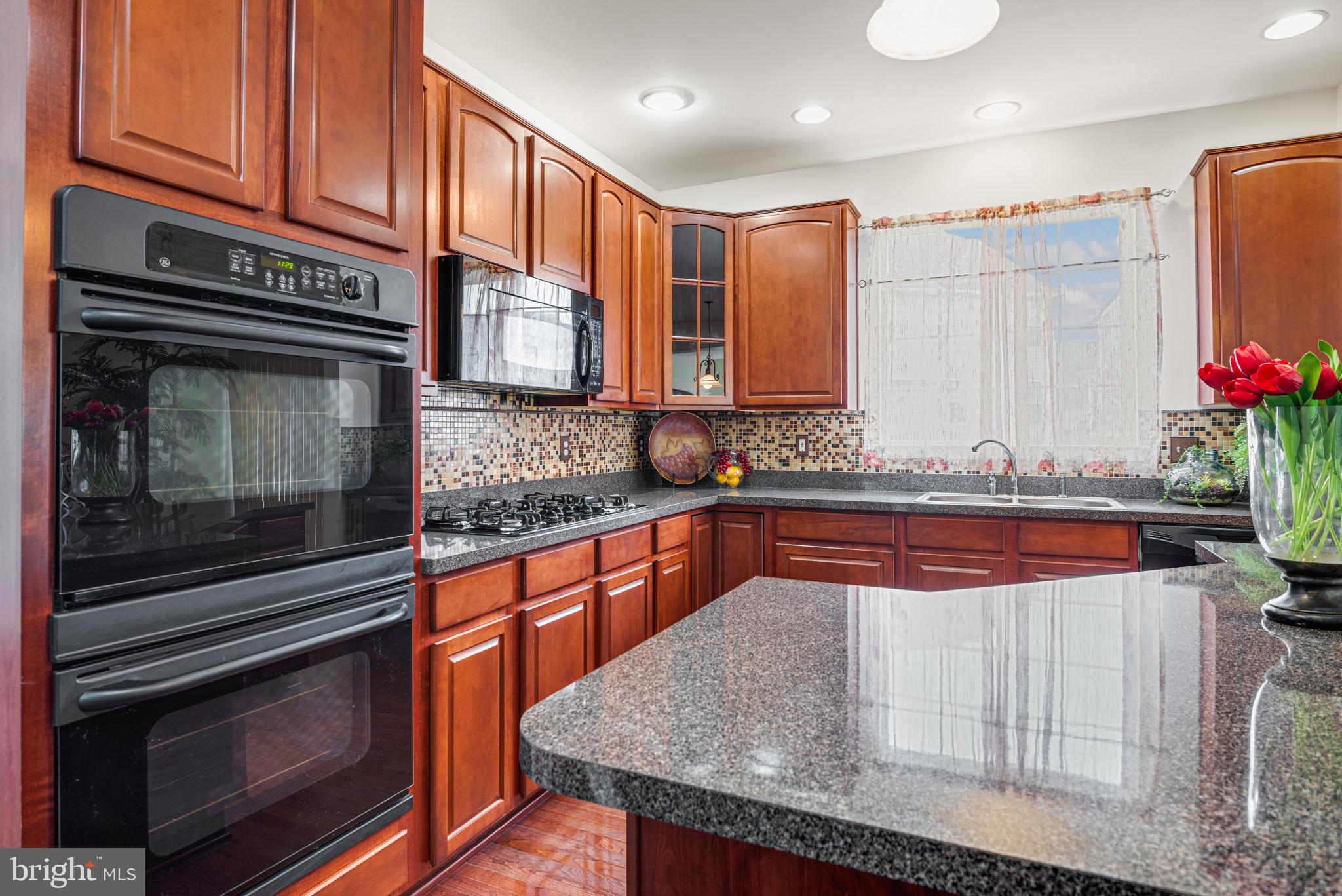 BROWNSTONE MANOR - Residential