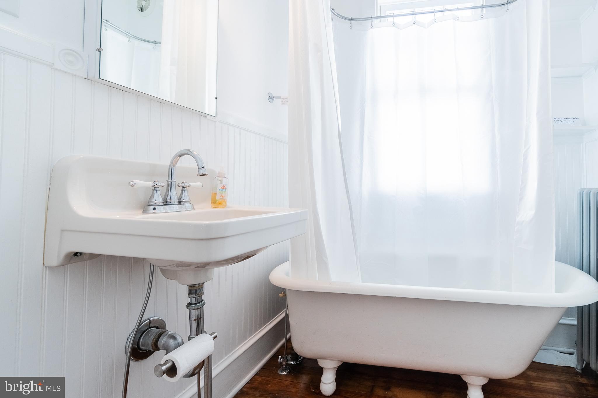 ADDISON HEIGHTS - Residential Lease