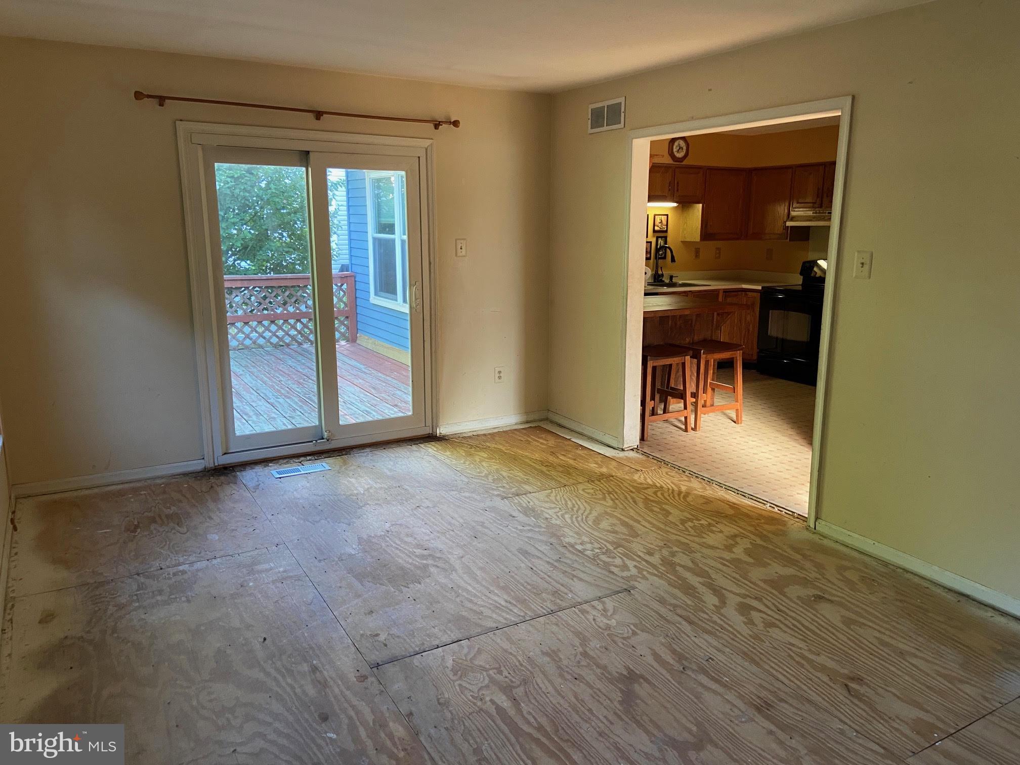 VICTORIA CROSSING - Residential