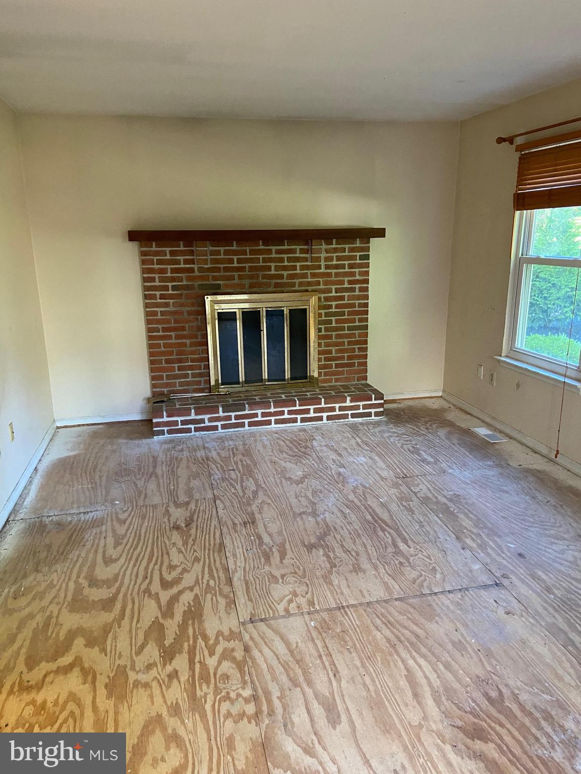 VICTORIA CROSSING - Residential