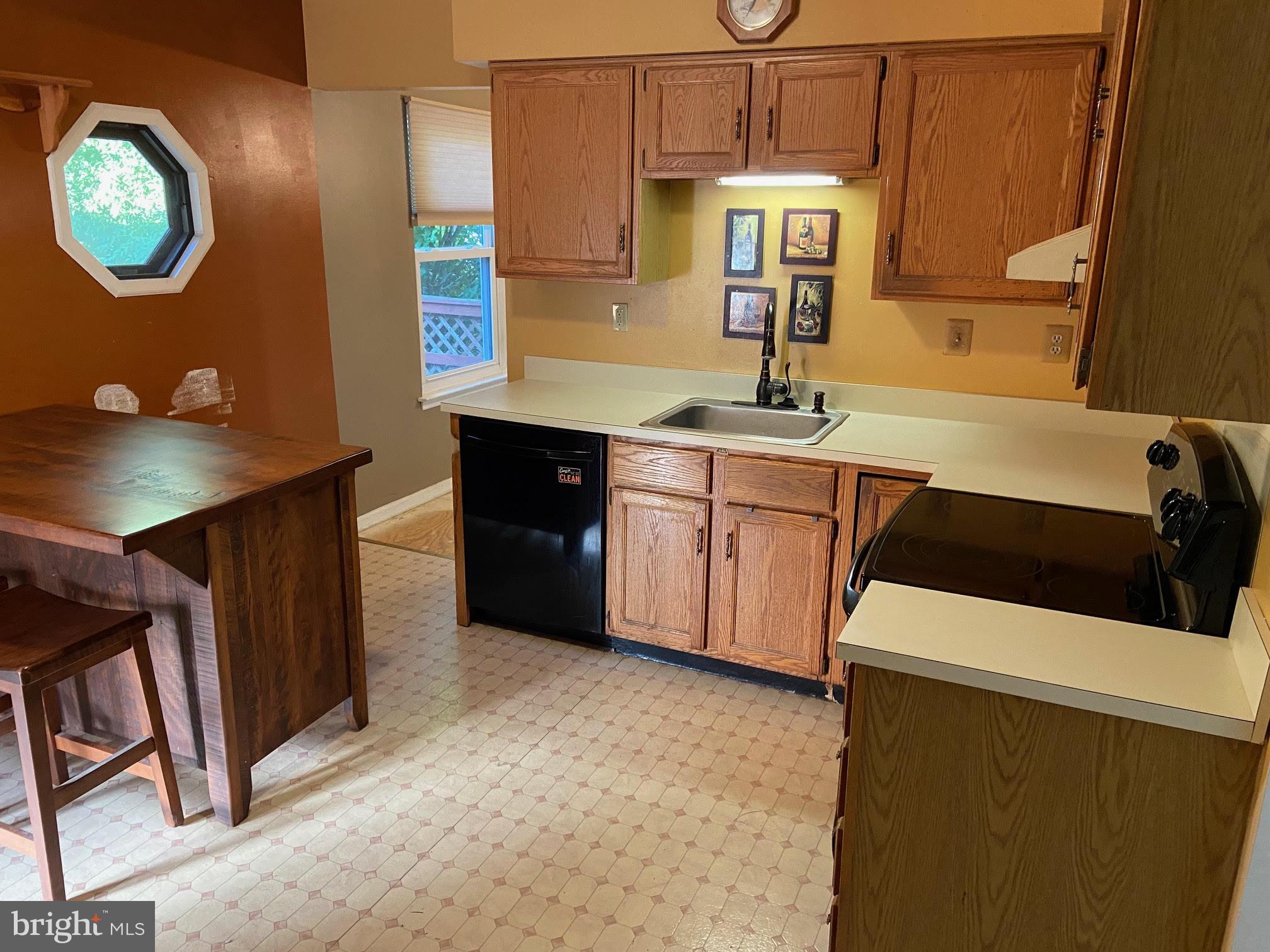 VICTORIA CROSSING - Residential