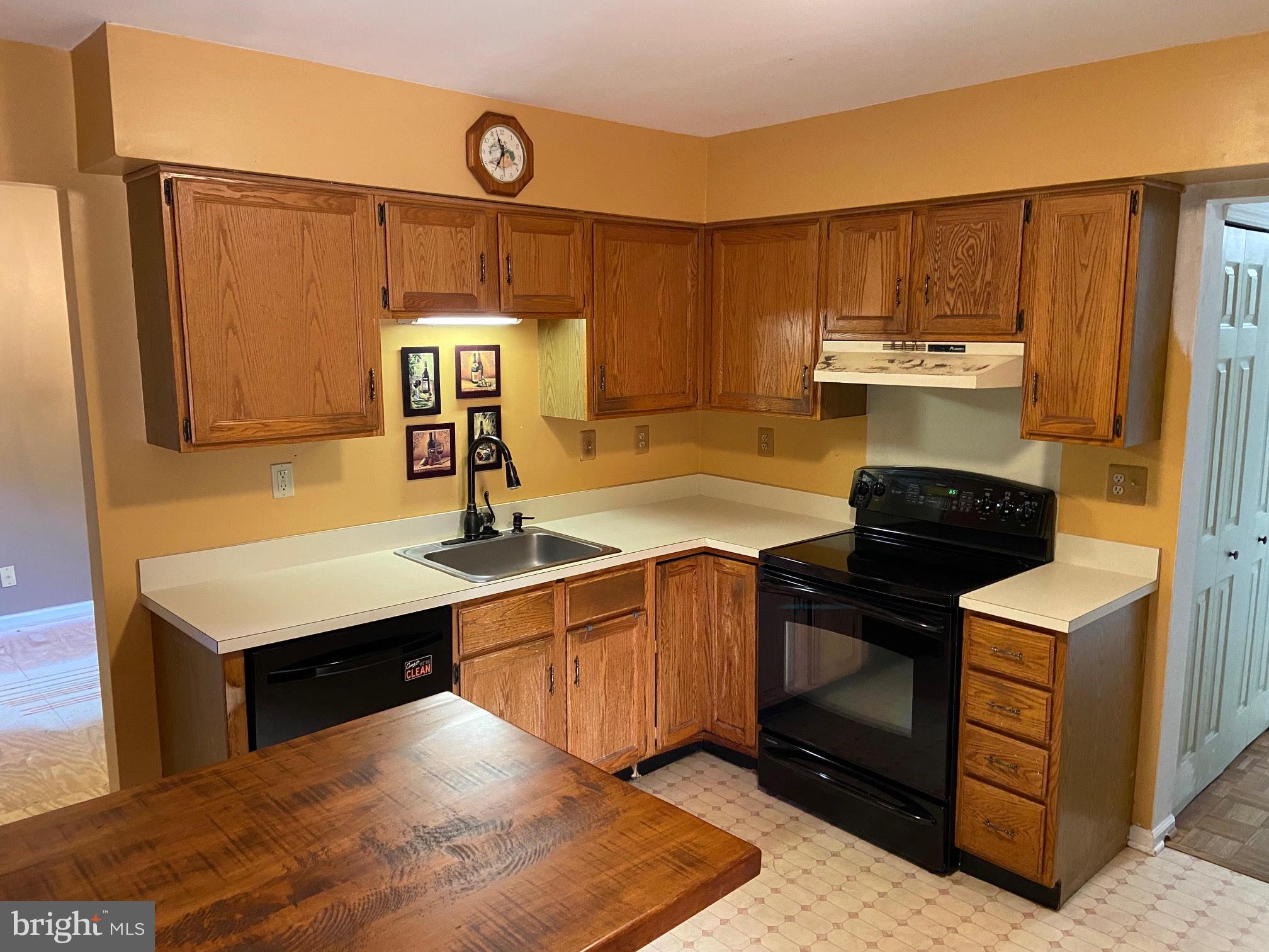 VICTORIA CROSSING - Residential