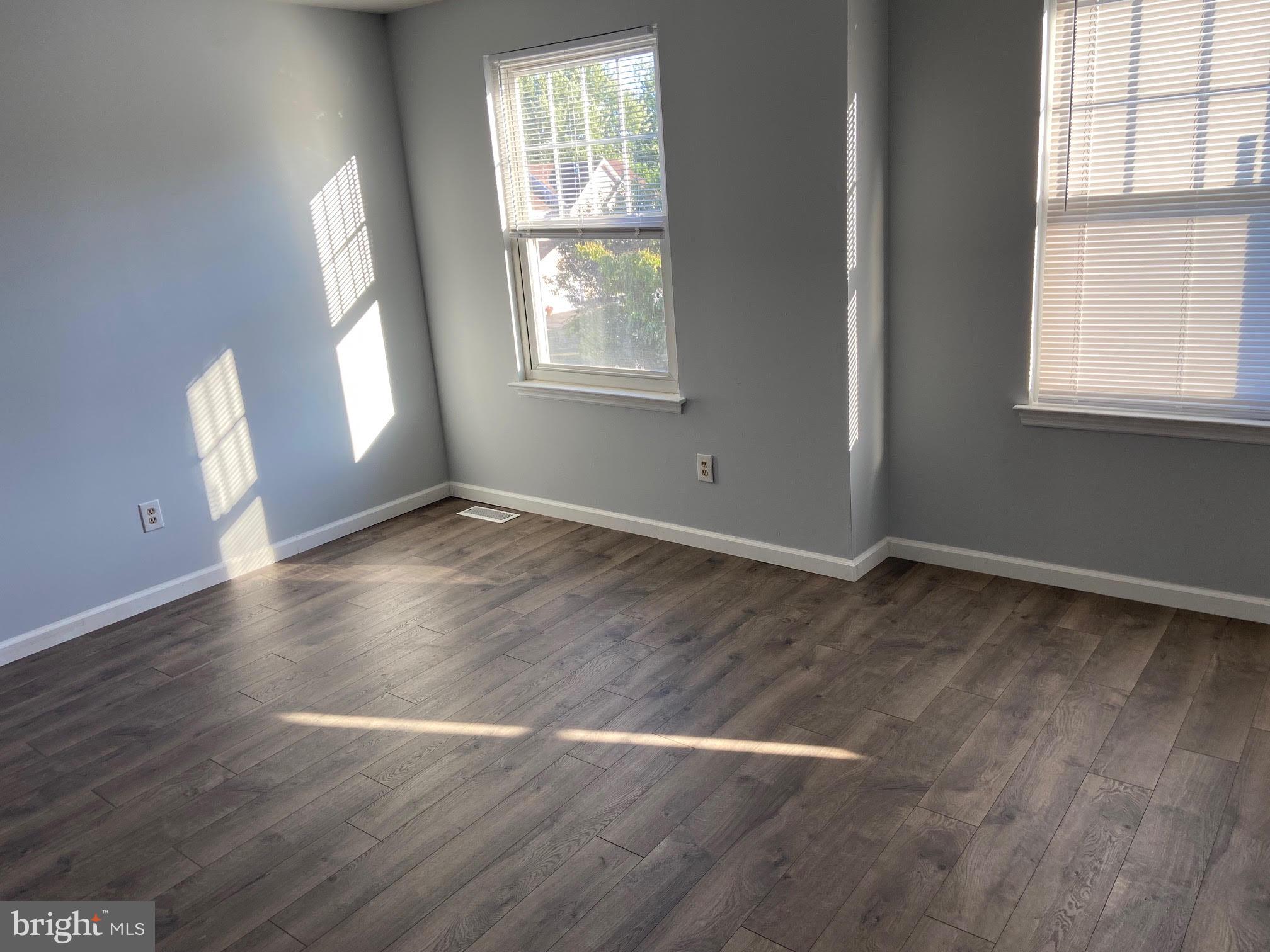 VICTORIA CROSSING - Residential