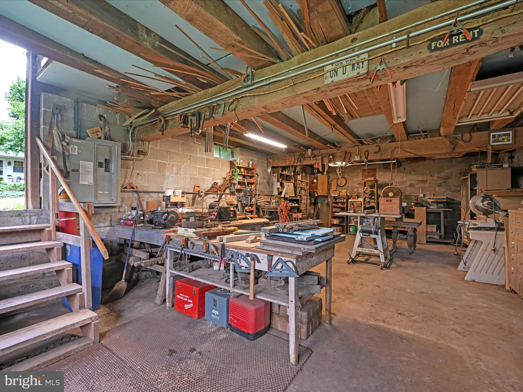 Lititz, Pennsylvania 17543, United States, 5 Bedrooms Bedrooms, ,2 BathroomsBathrooms,Residential,Pending,192214