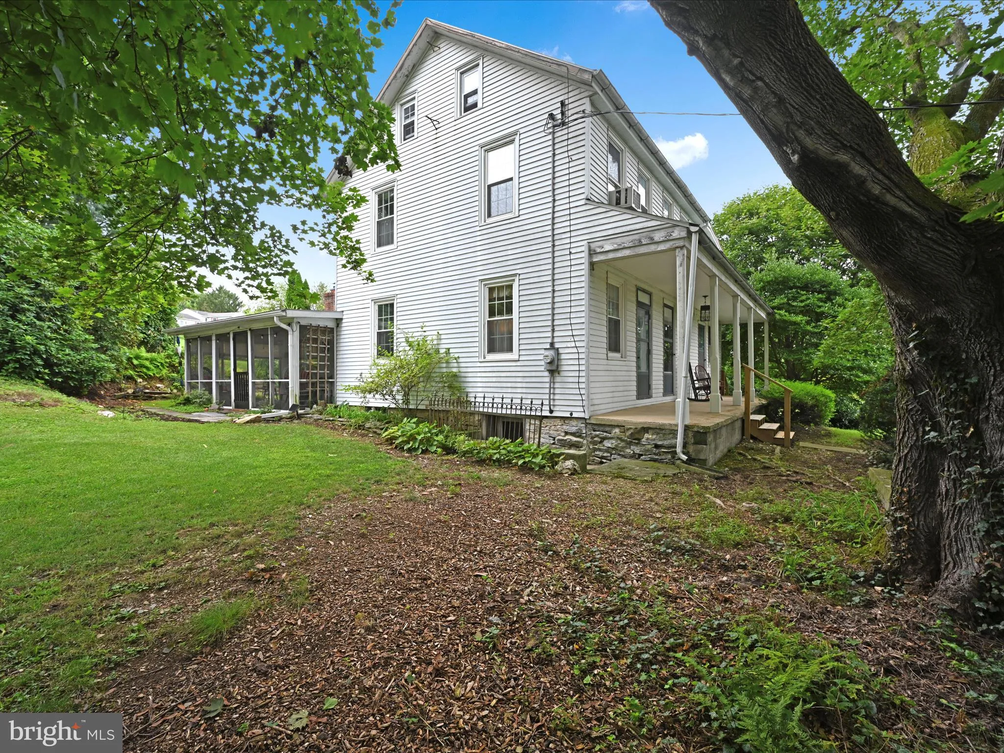 Lititz, Pennsylvania 17543, United States, 5 Bedrooms Bedrooms, ,2 BathroomsBathrooms,Residential,Pending,192214