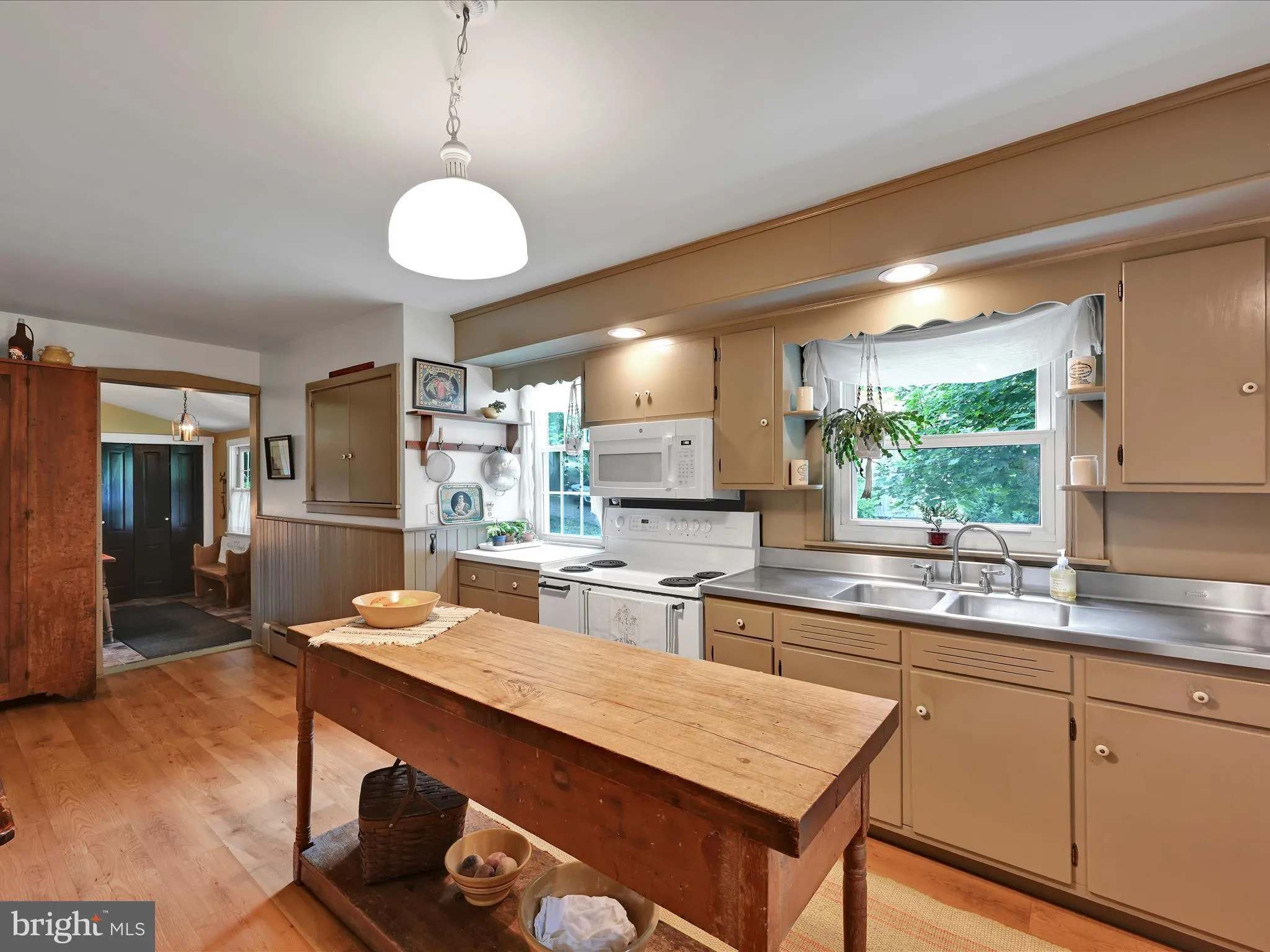 Lititz, Pennsylvania 17543, United States, 5 Bedrooms Bedrooms, ,2 BathroomsBathrooms,Residential,Pending,192214