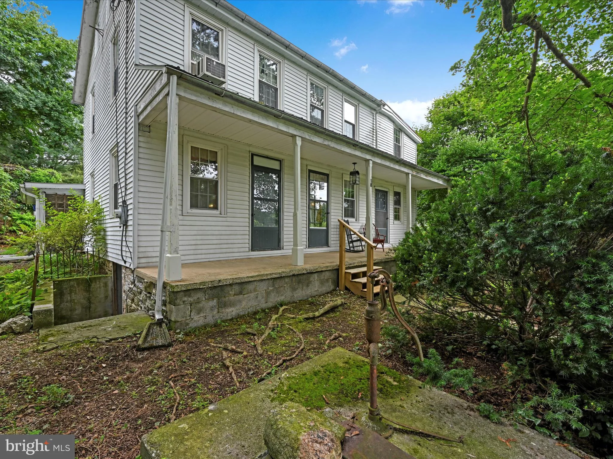 Lititz, Pennsylvania 17543, United States, 5 Bedrooms Bedrooms, ,2 BathroomsBathrooms,Residential,Pending,192214