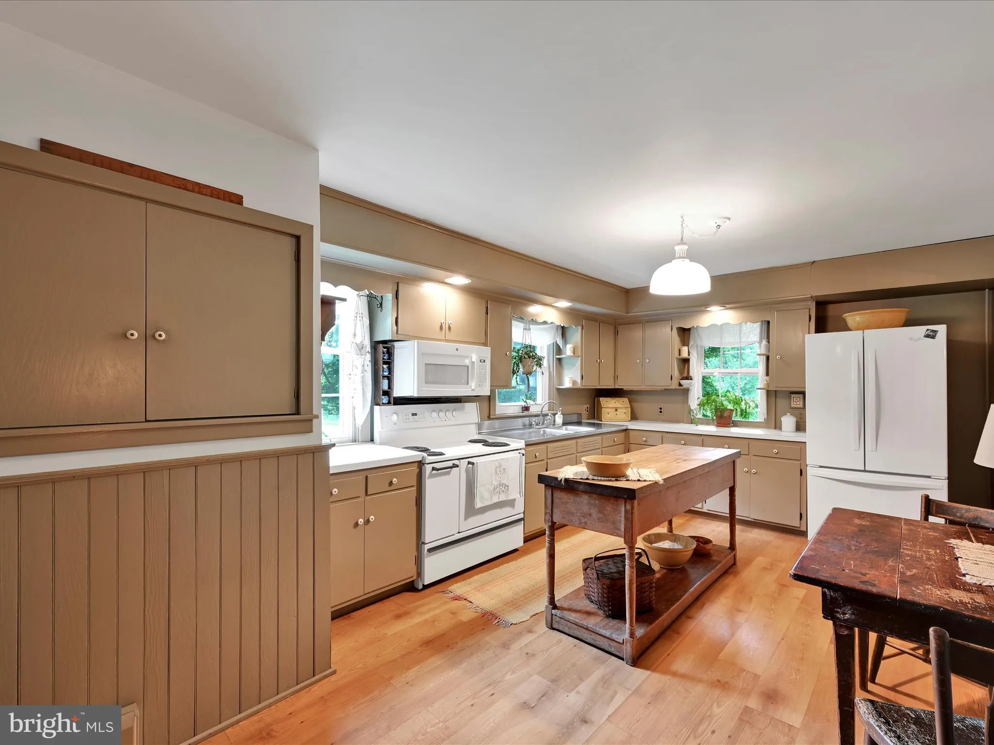 Lititz, Pennsylvania 17543, United States, 5 Bedrooms Bedrooms, ,2 BathroomsBathrooms,Residential,Pending,192214