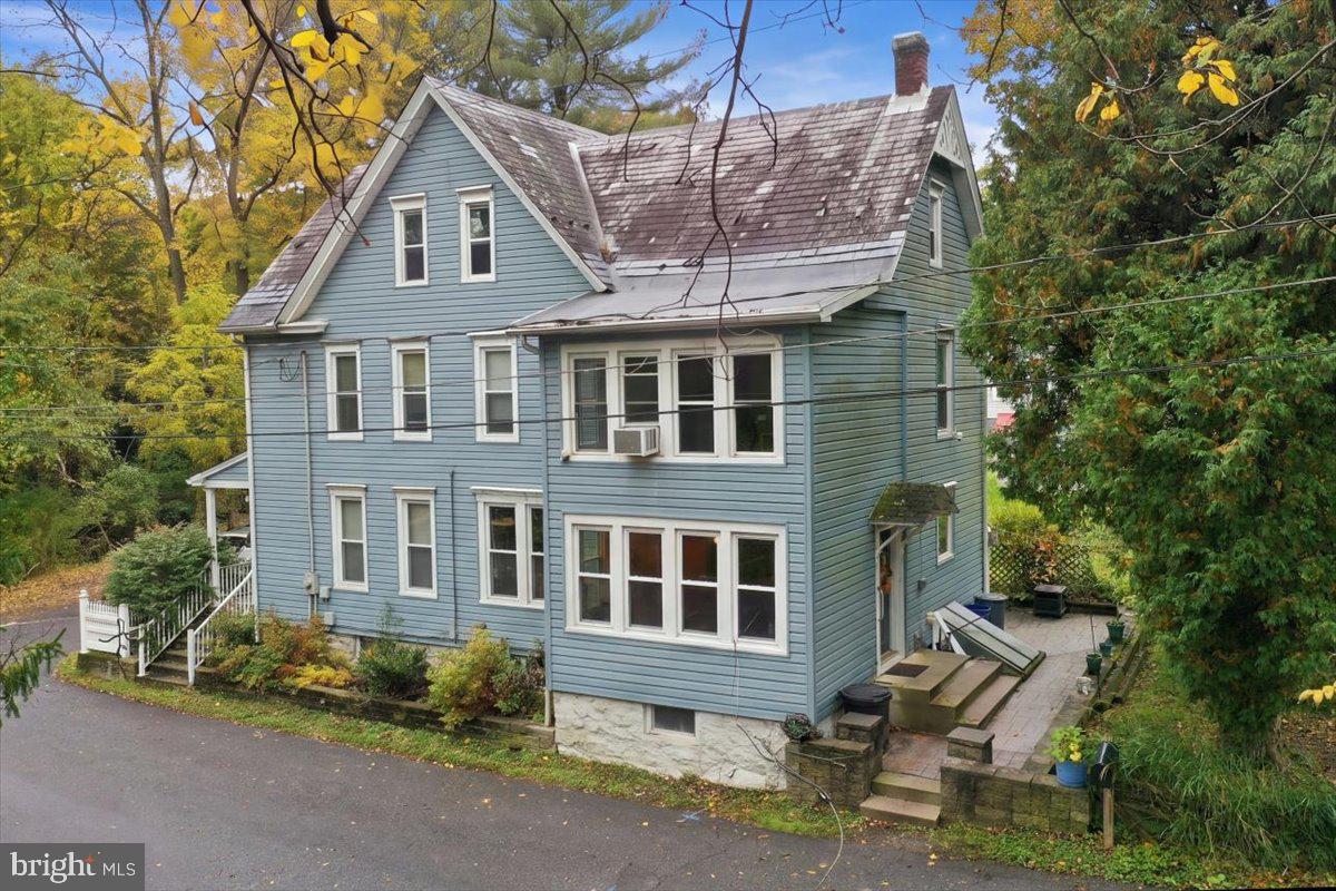 800 CARBON STREET