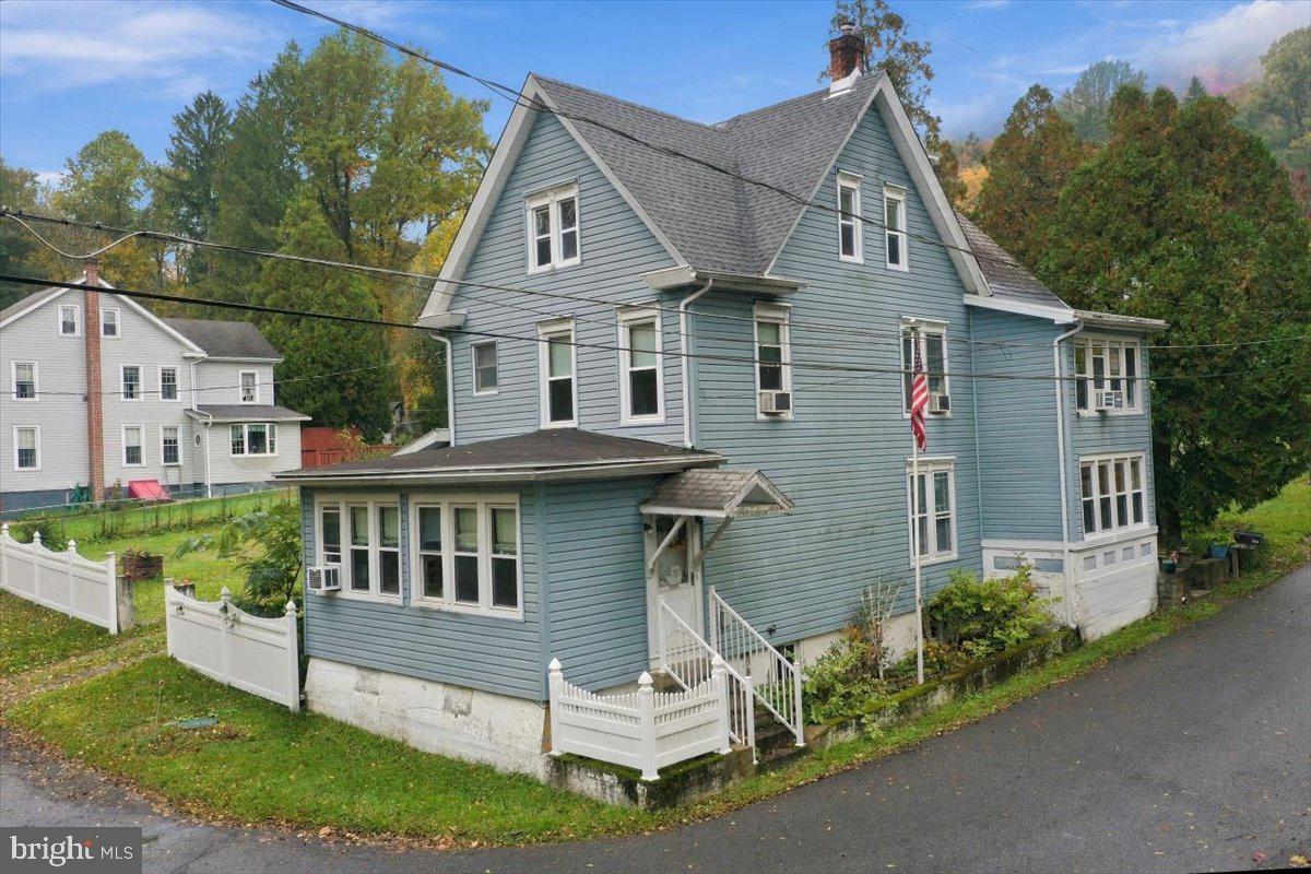 800 CARBON STREET