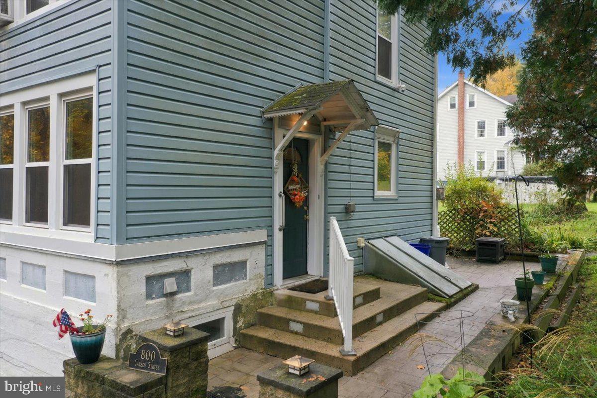 800 CARBON STREET