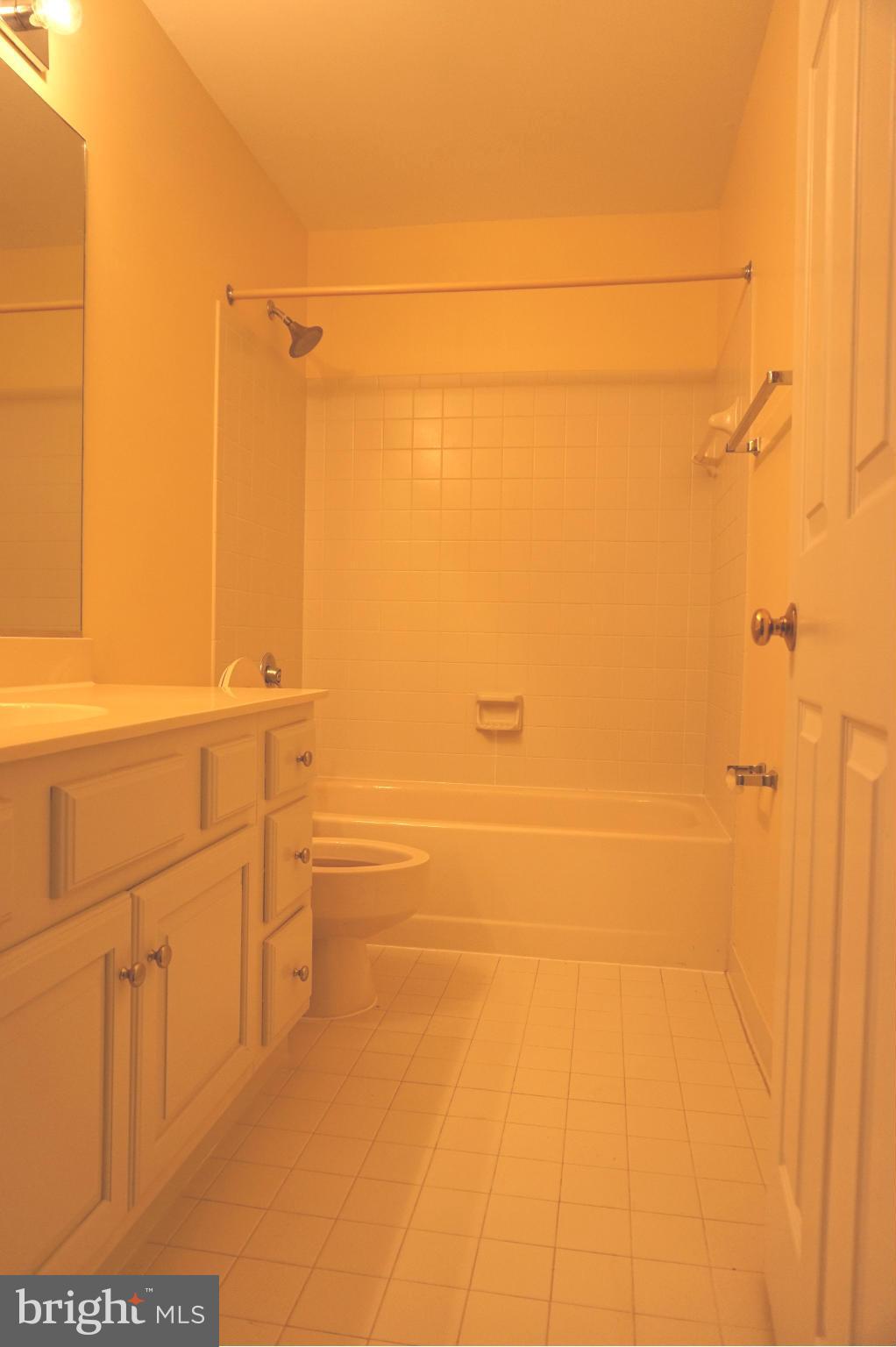 HAMPTONS OF MCLEAN - Residential Lease