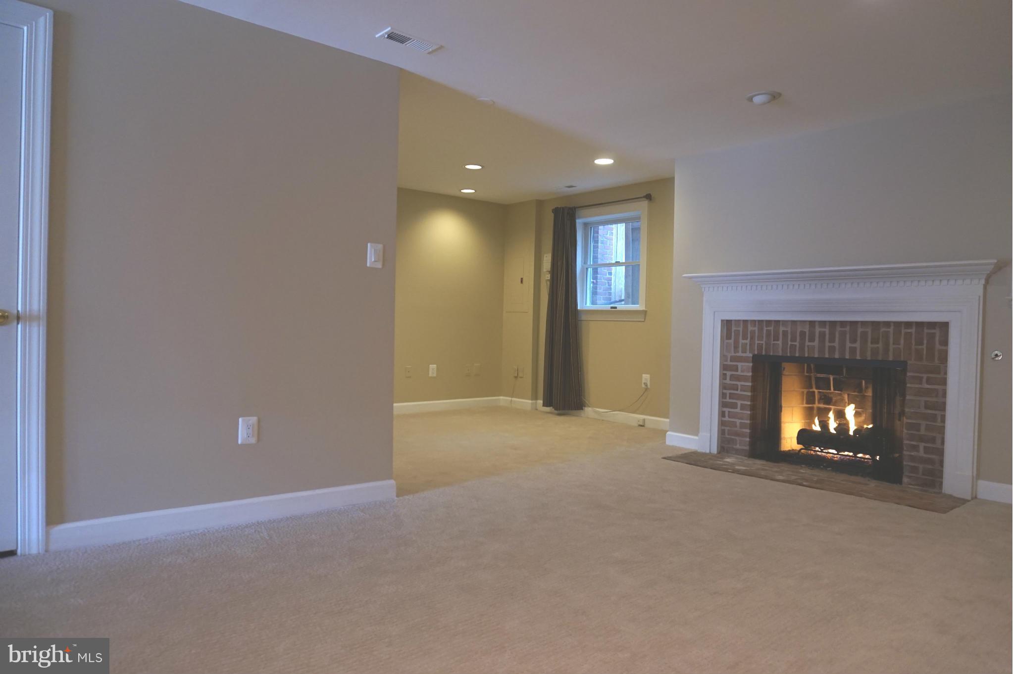 HAMPTONS OF MCLEAN - Residential Lease
