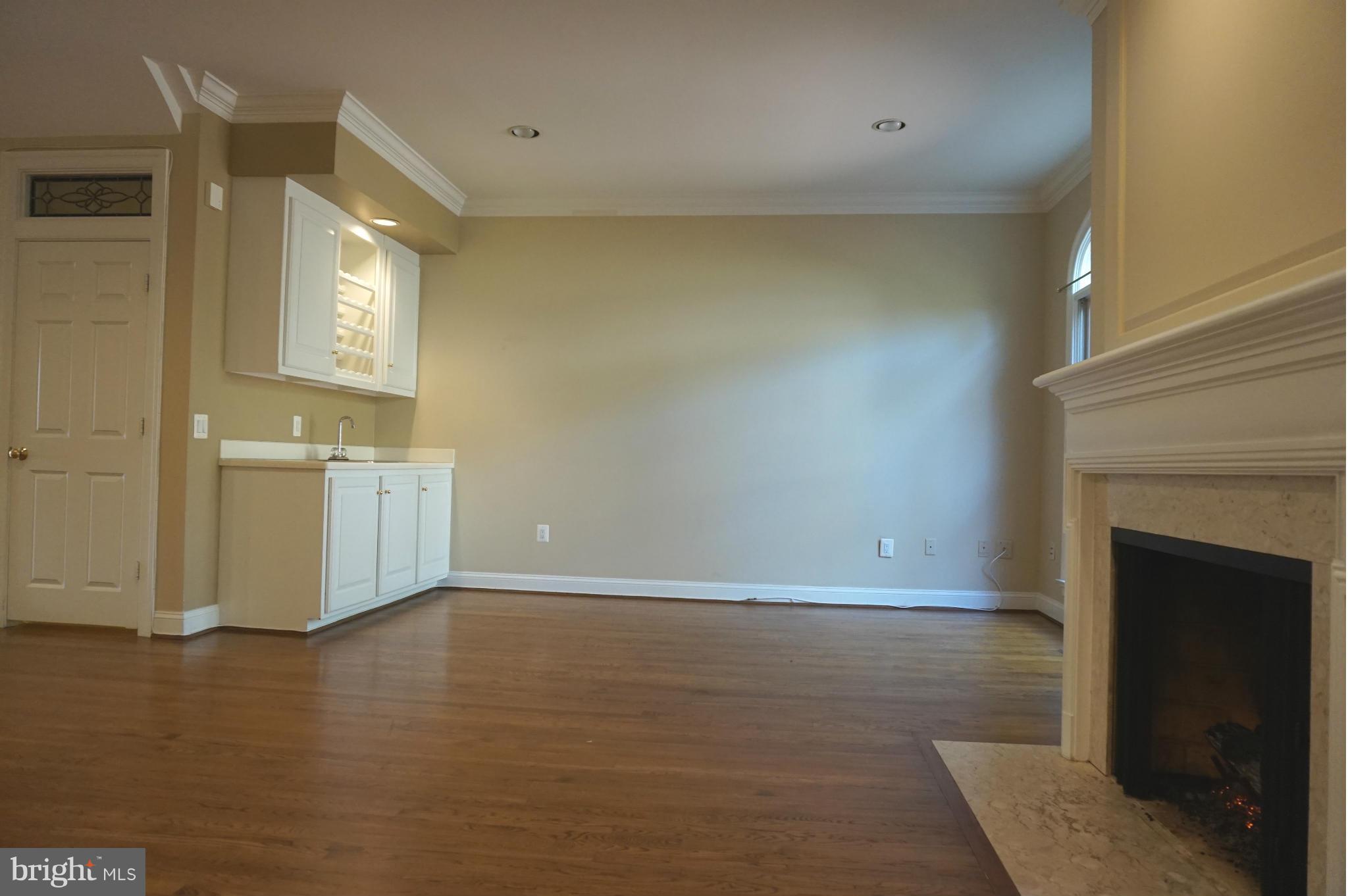 HAMPTONS OF MCLEAN - Residential Lease