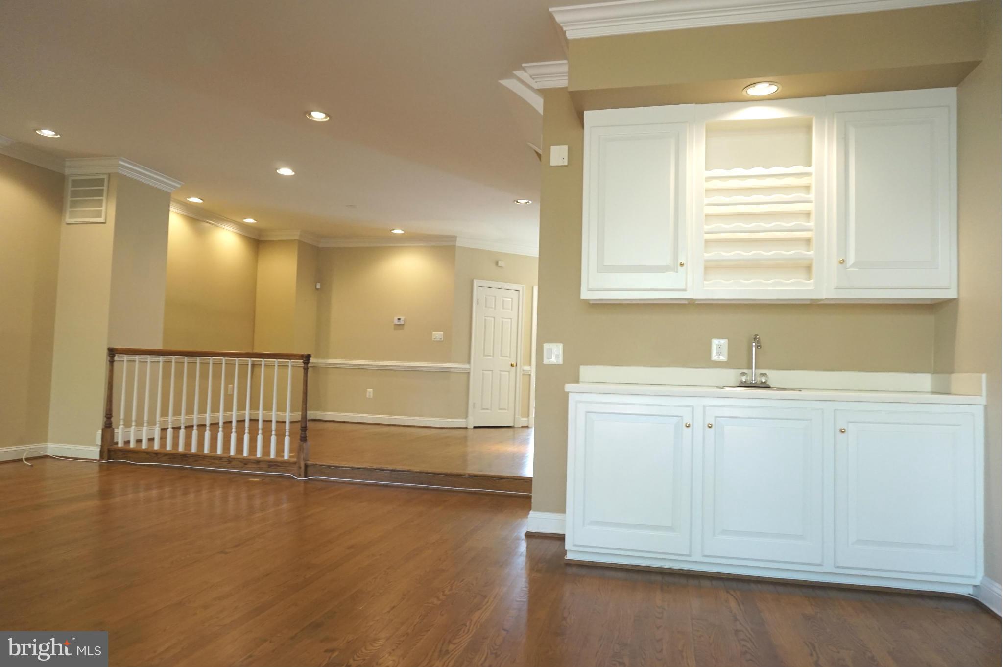 HAMPTONS OF MCLEAN - Residential Lease