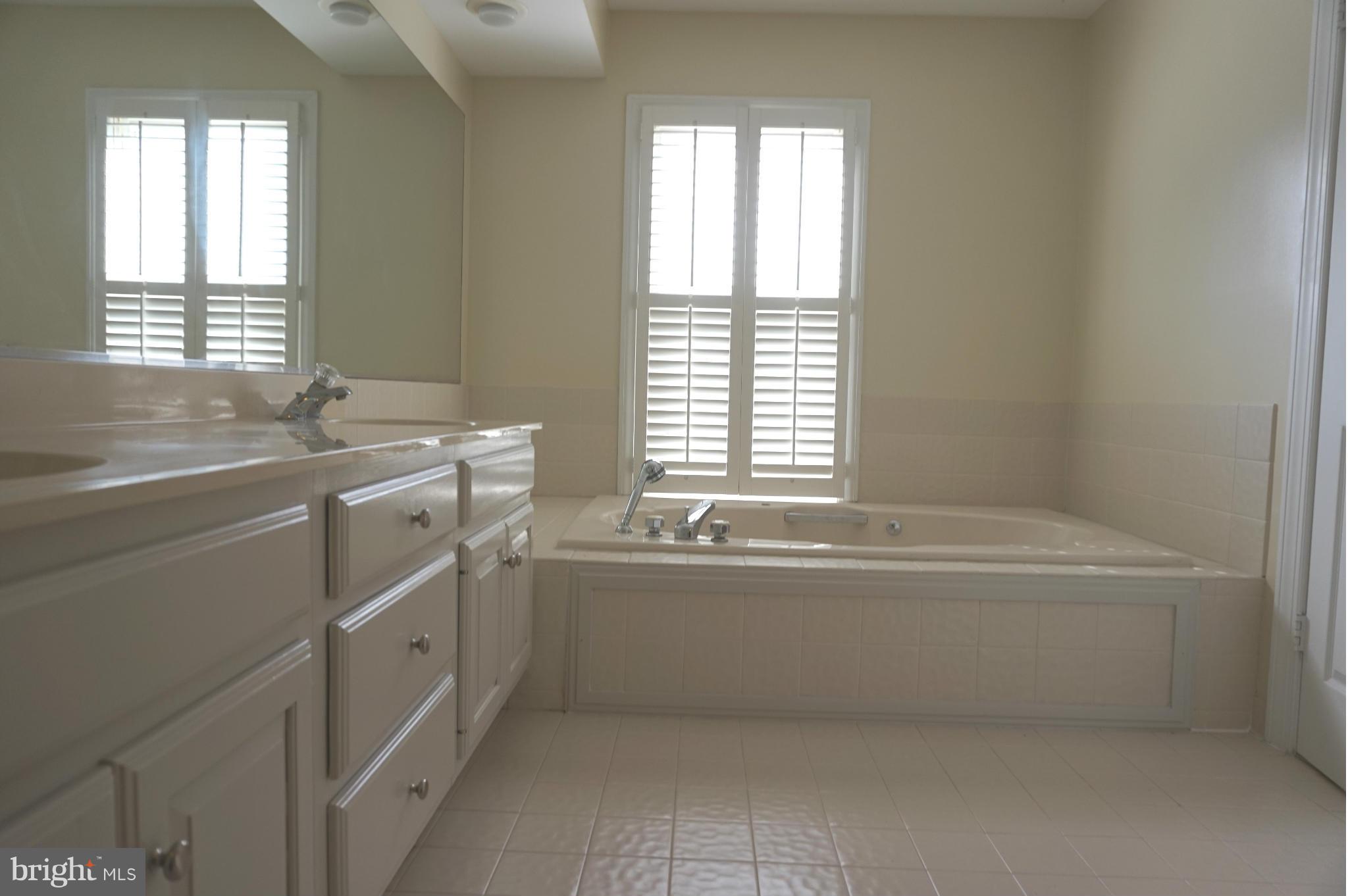 HAMPTONS OF MCLEAN - Residential Lease