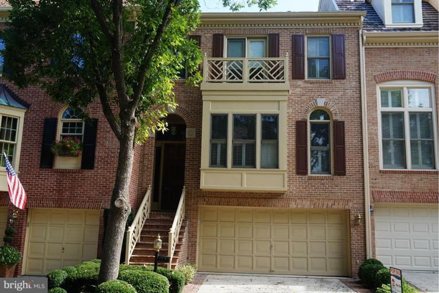 Heart of Mclean luxury 2car garage townhouse. Ashleigh modl. Upper level New hardwood floor(All room). Newpaint&carpet(basement),Granite counters kitch w plantation shutters.upgrade New stainless appliance.French door access to deck/patio off LRM. 3BRMs up tray celling MBR w balcony,french doors. Thx 4 showing.