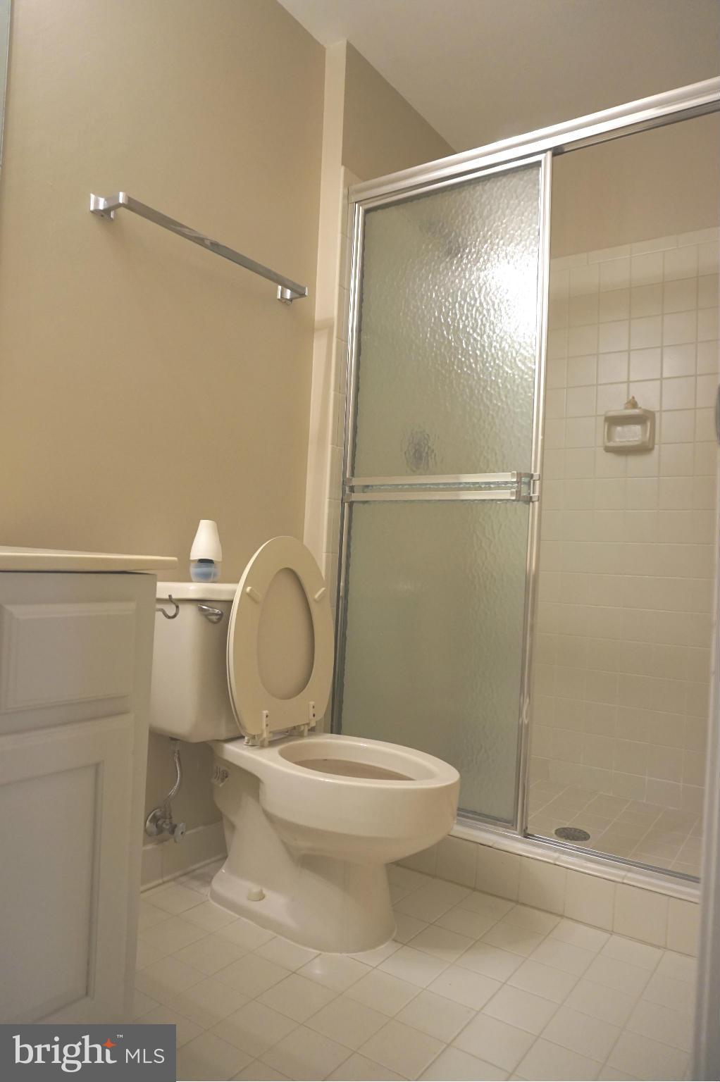 HAMPTONS OF MCLEAN - Residential Lease