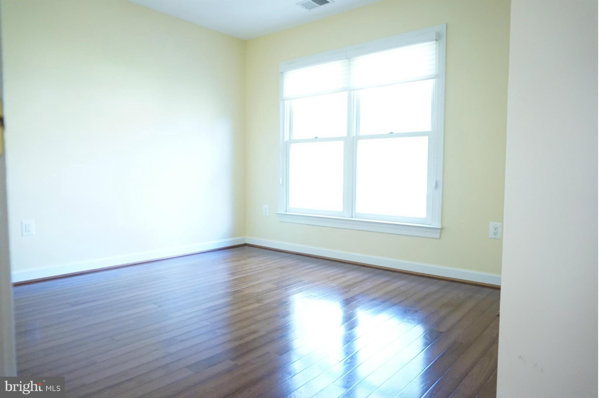 HAMPTONS OF MCLEAN - Residential Lease