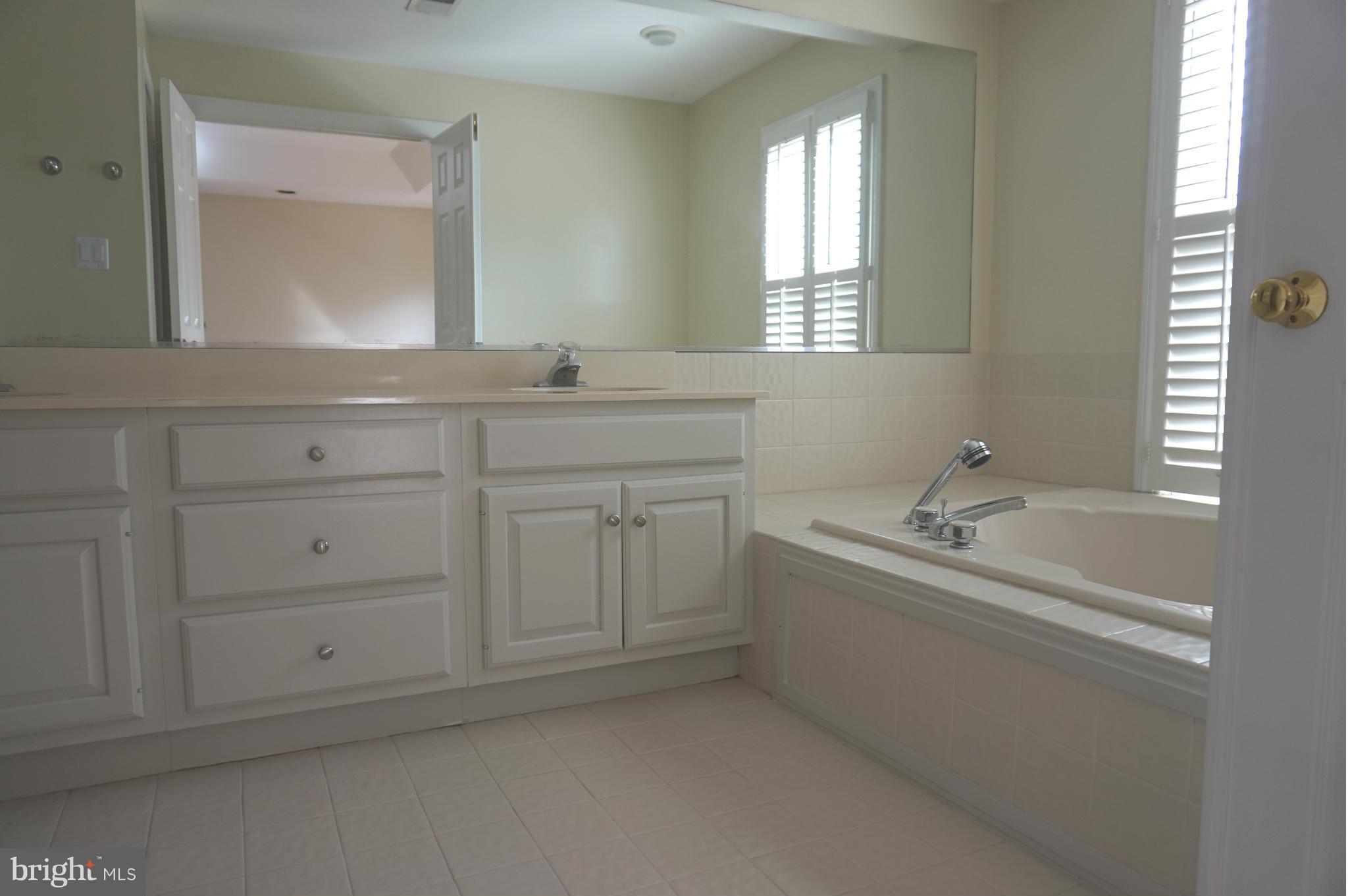 HAMPTONS OF MCLEAN - Residential Lease