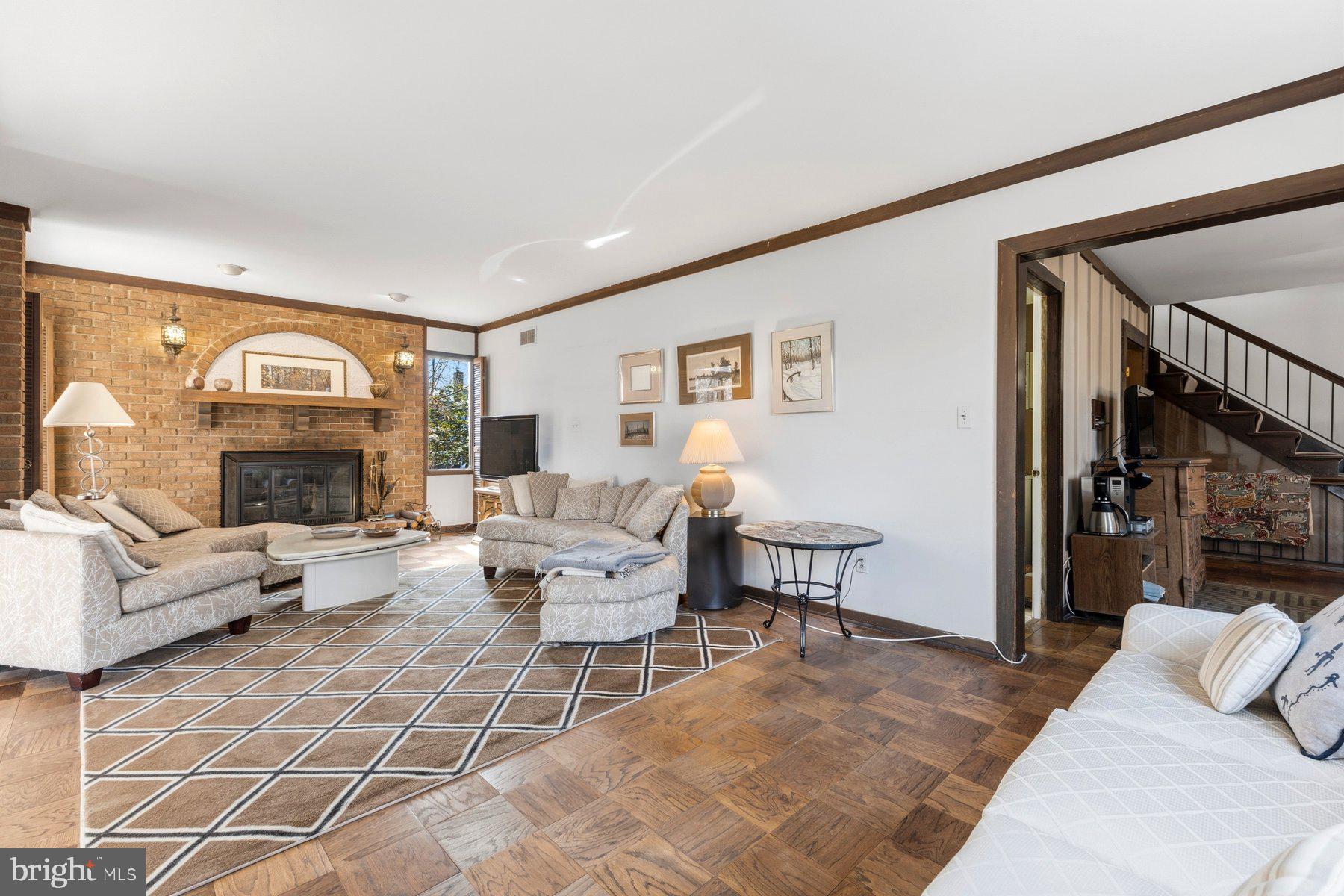 BURNT MILLS HILLS - Residential