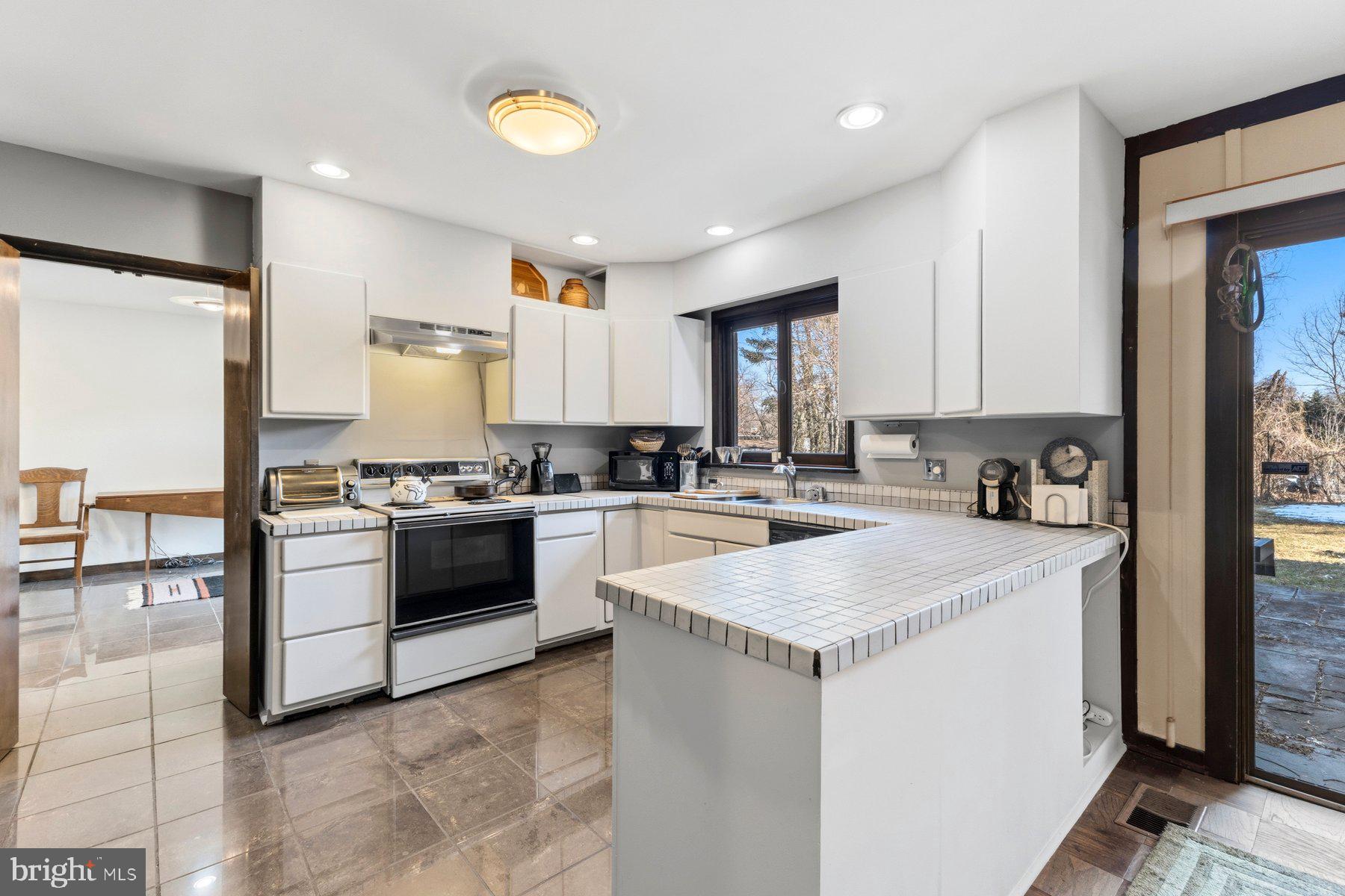 BURNT MILLS HILLS - Residential