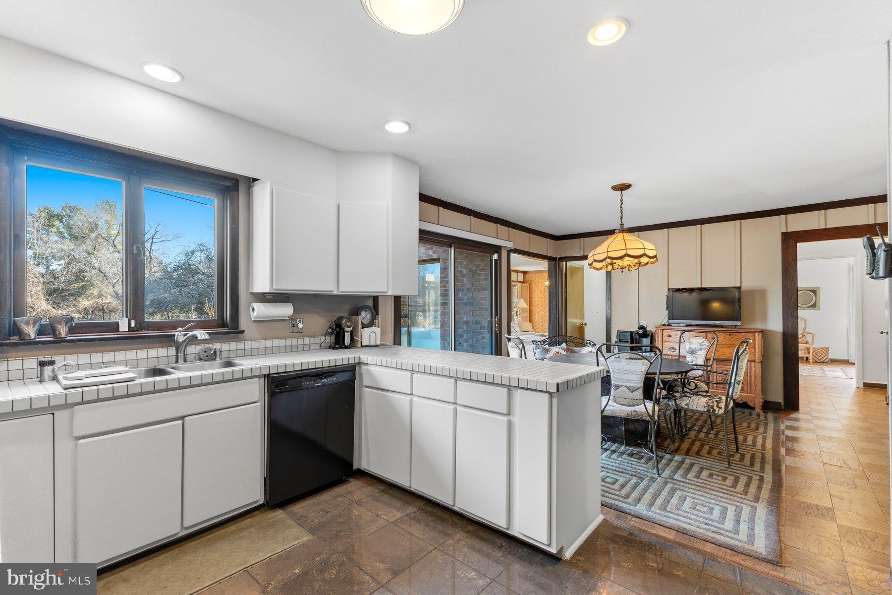 BURNT MILLS HILLS - Residential