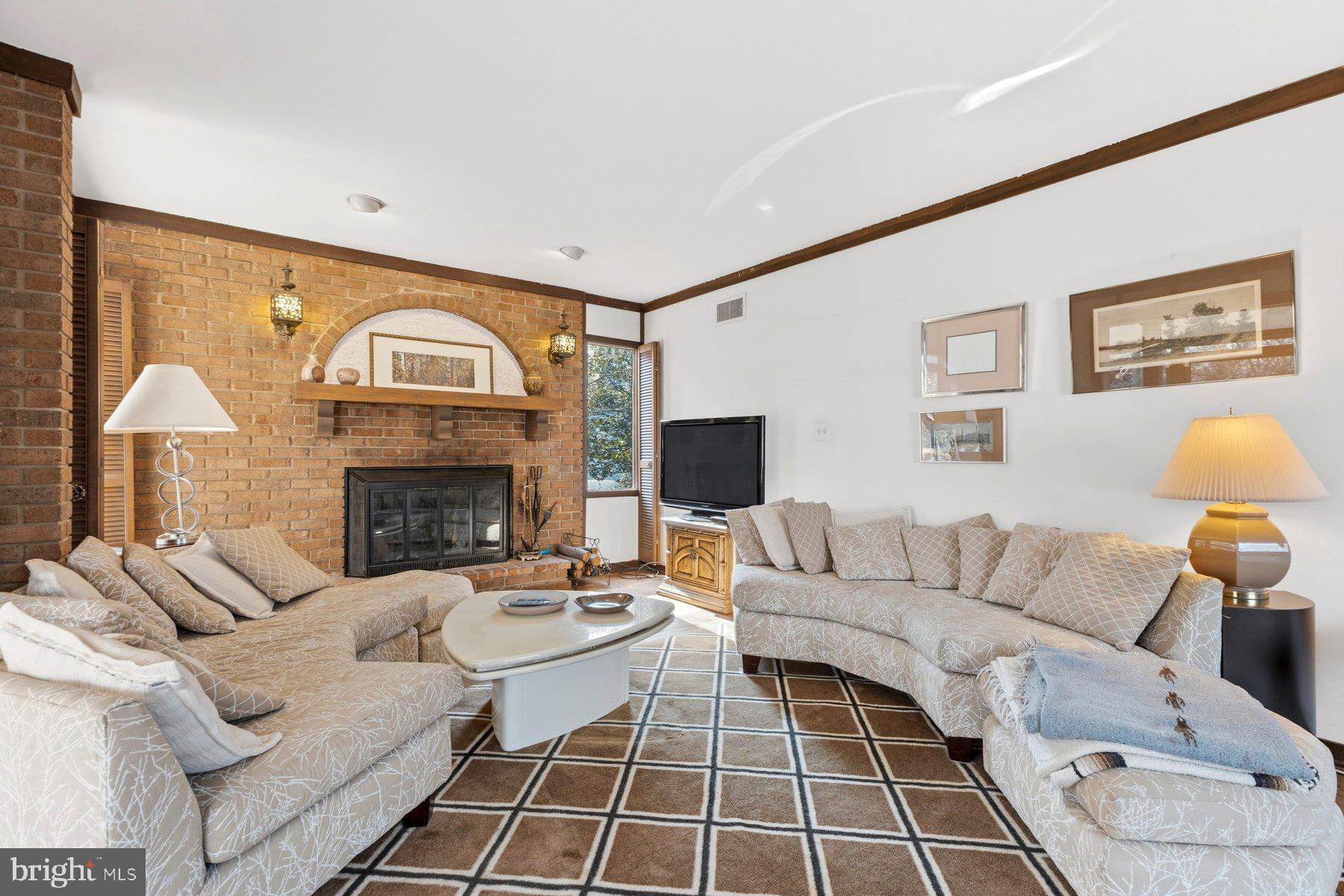 BURNT MILLS HILLS - Residential