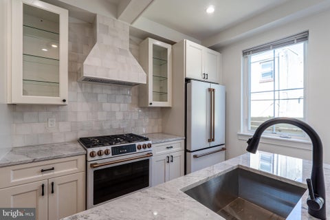 Townhouse For Rent - 505 Mercy Street<br/> PHILADELPHIA, PA 19148