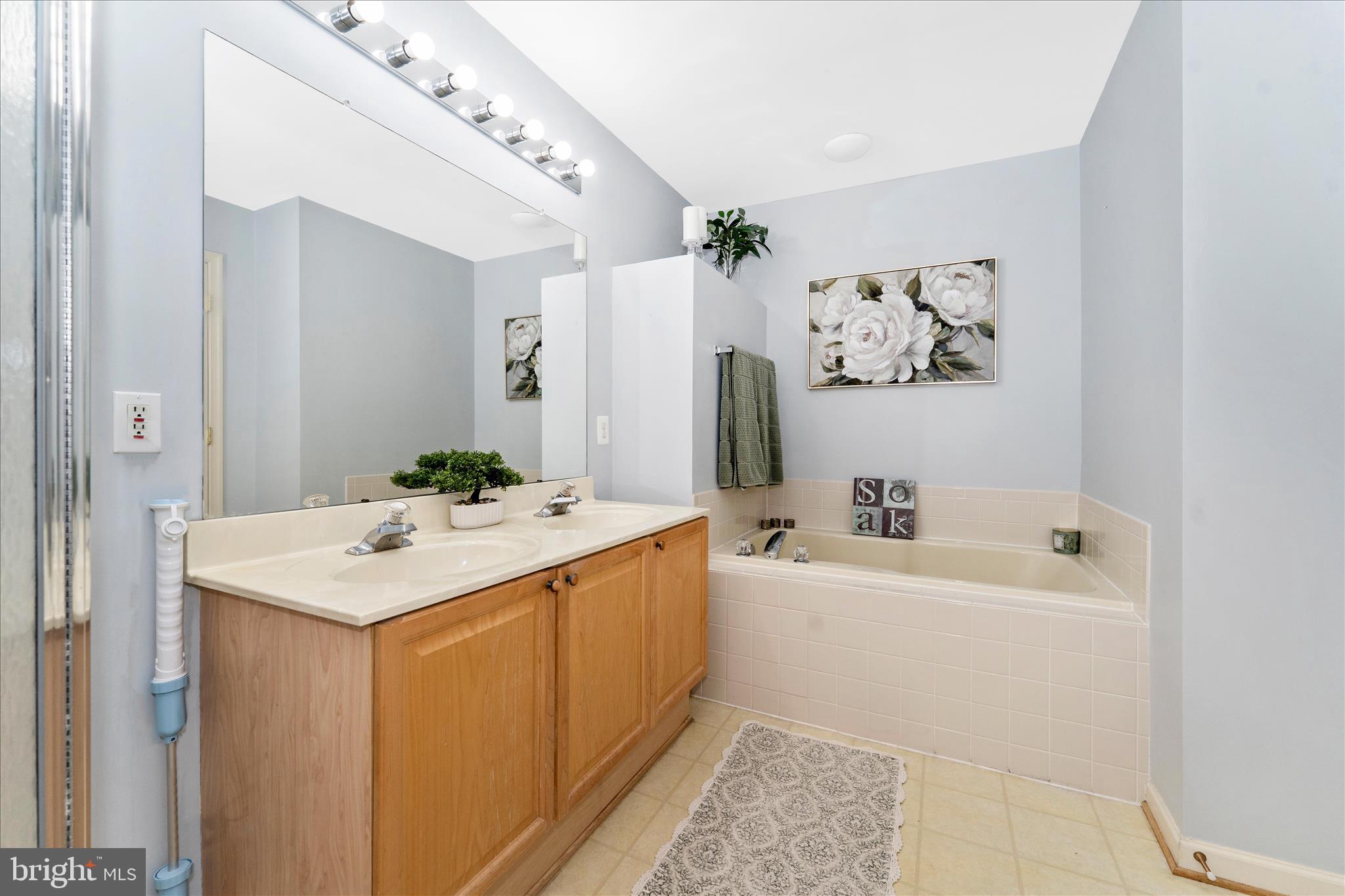 WHISPERING RIDGE - Residential