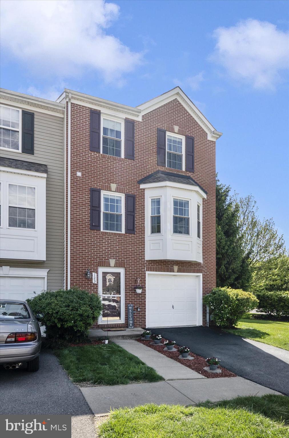 WHISPERING RIDGE - Residential