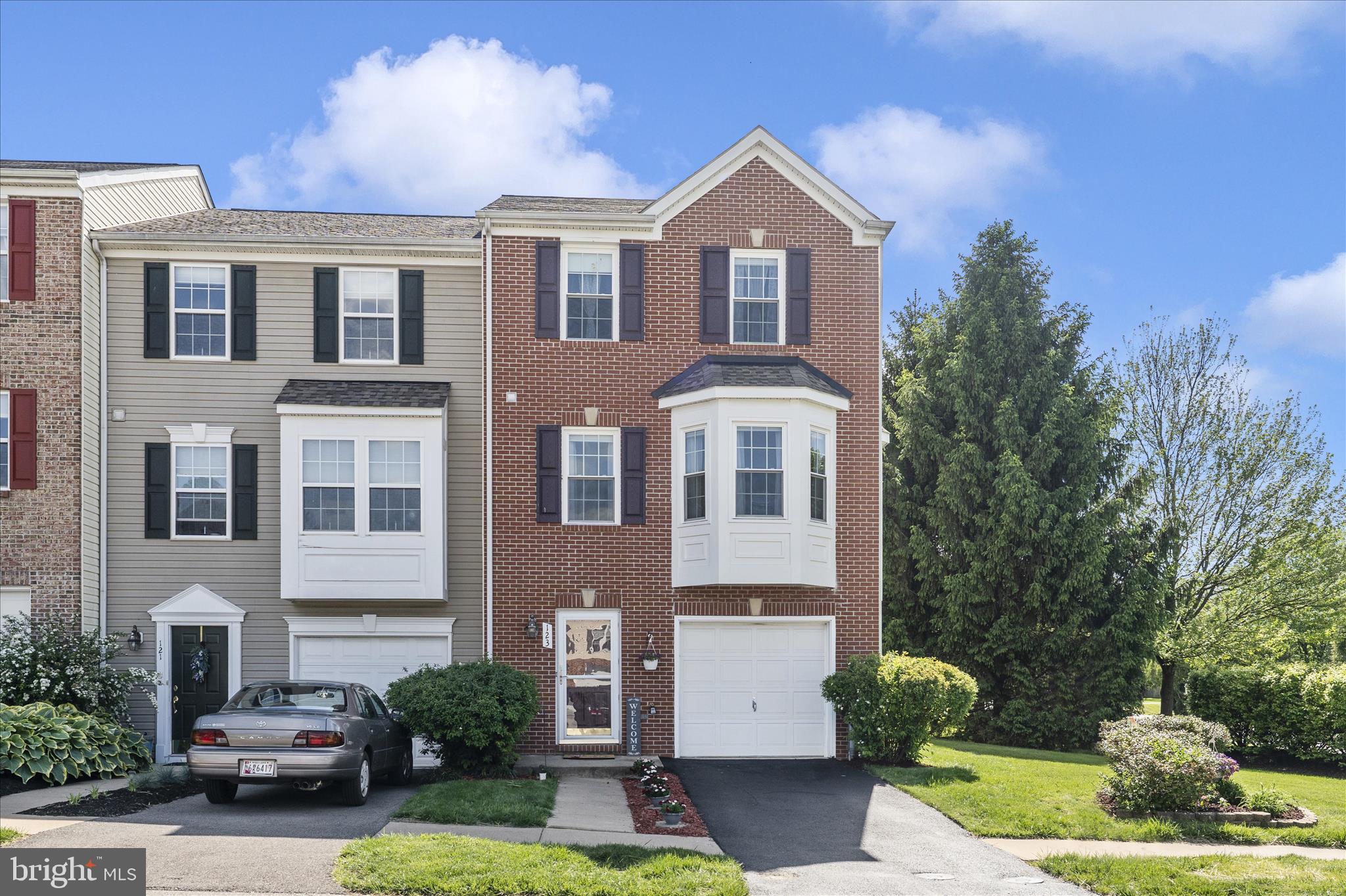 WHISPERING RIDGE - Residential