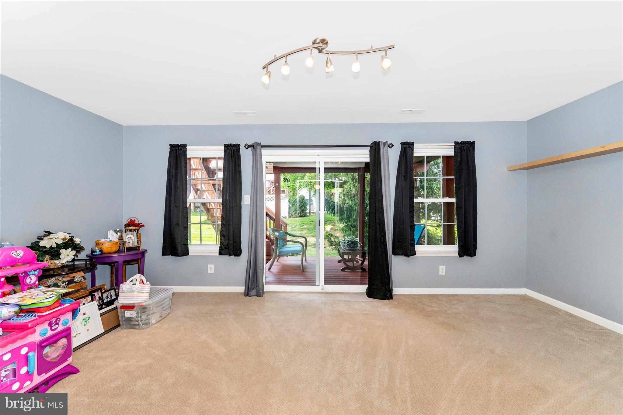 WHISPERING RIDGE - Residential