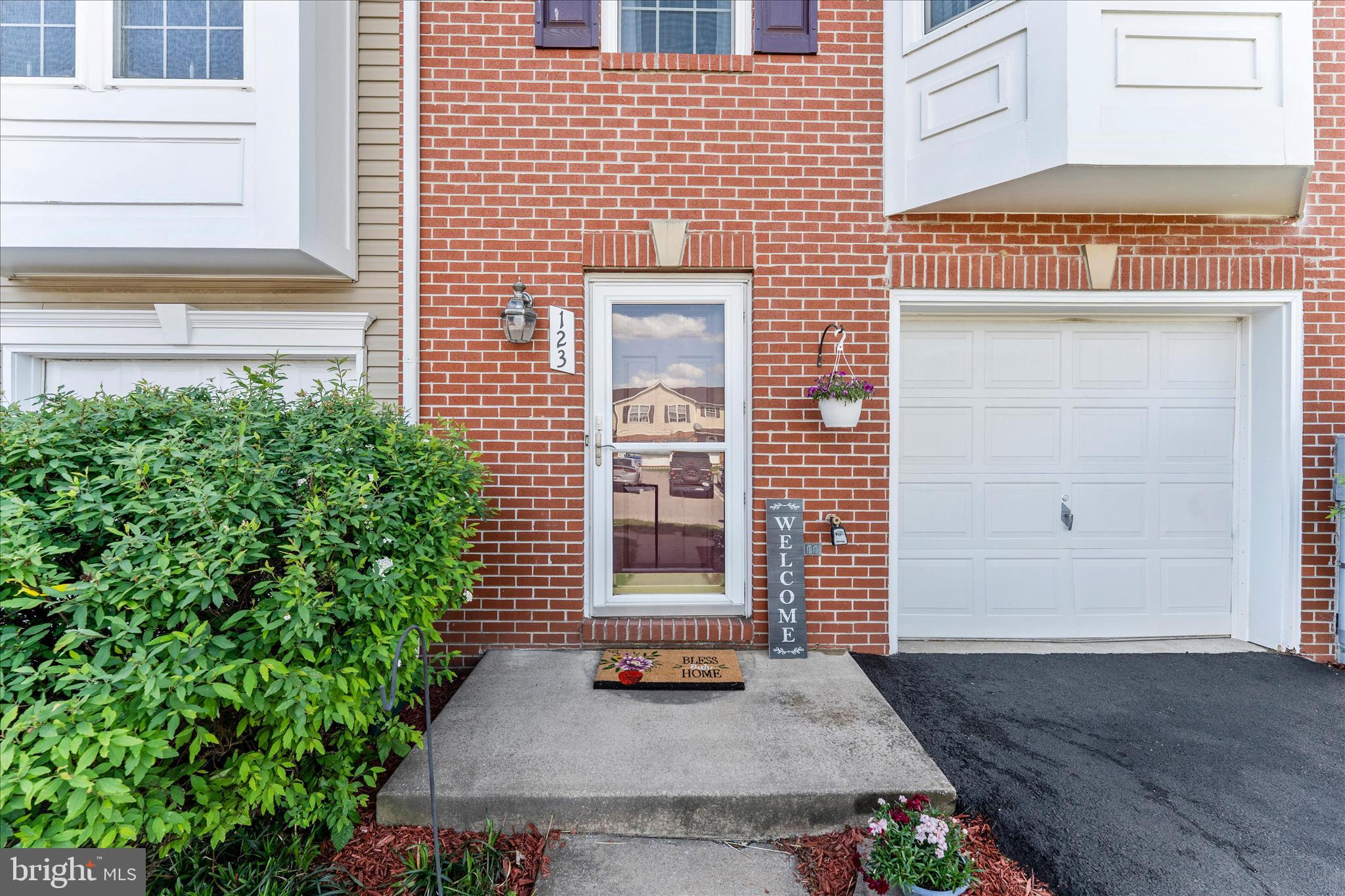 WHISPERING RIDGE - Residential