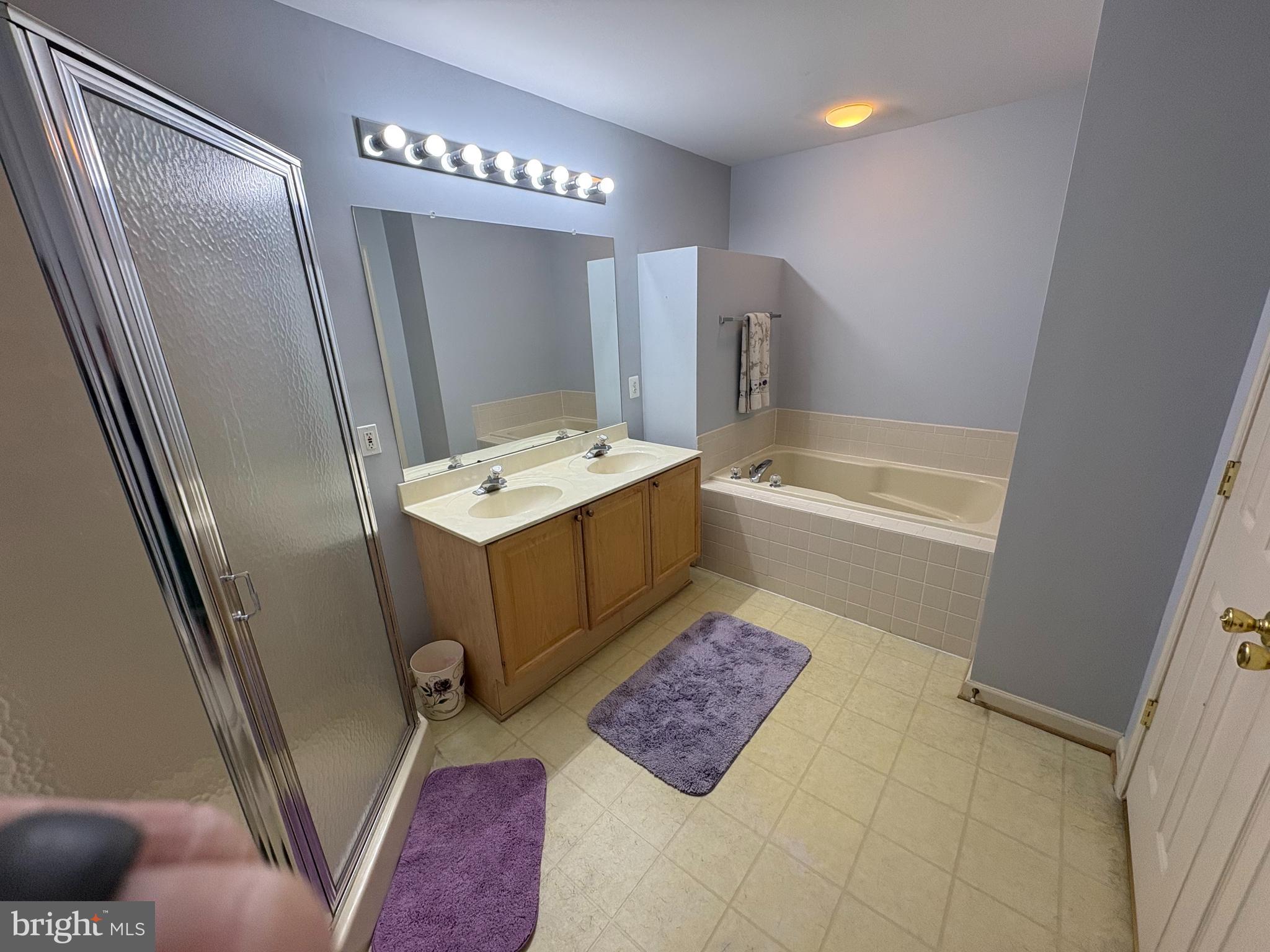 WHISPERING RIDGE - Residential