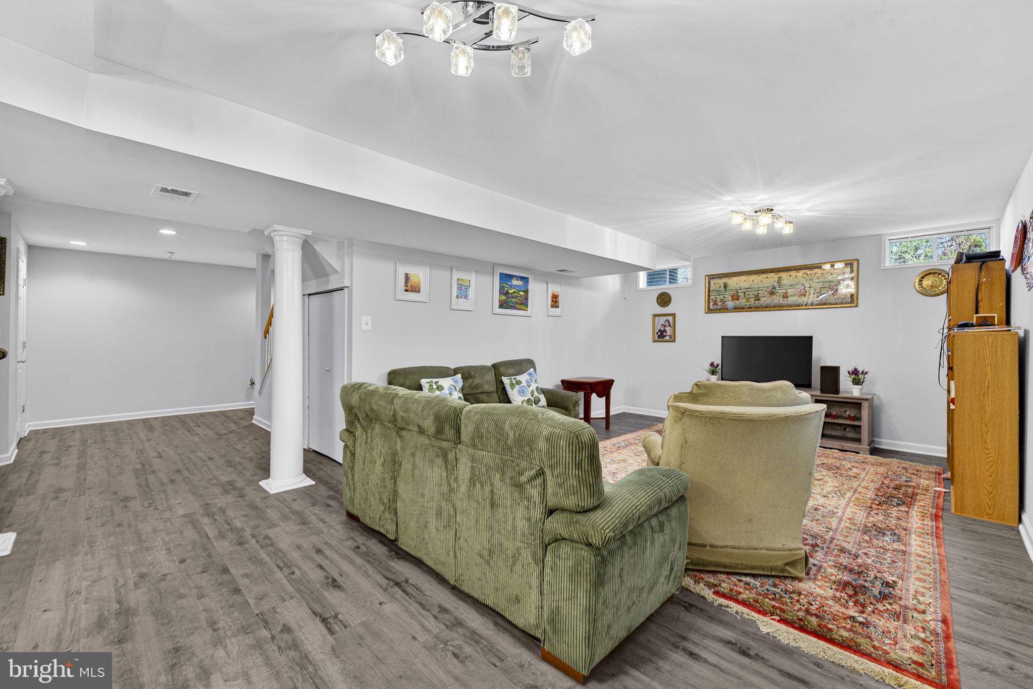 GREAT FALLS CHASE - Residential