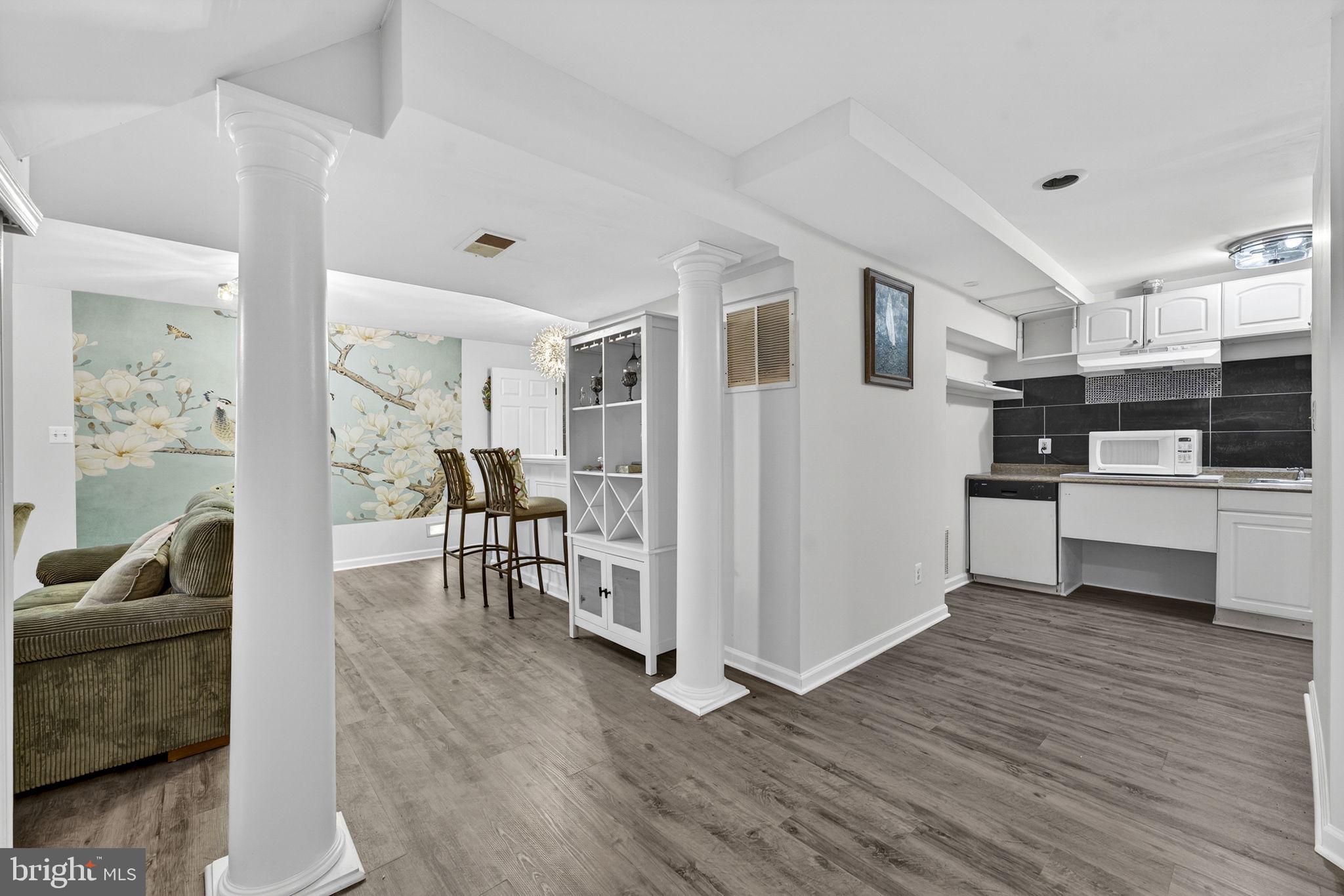 GREAT FALLS CHASE - Residential