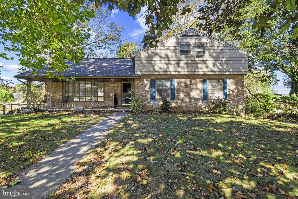 Photo of 1251 Ruxton Road, YORK, PA 17403 (MLS # PAYK2091236)