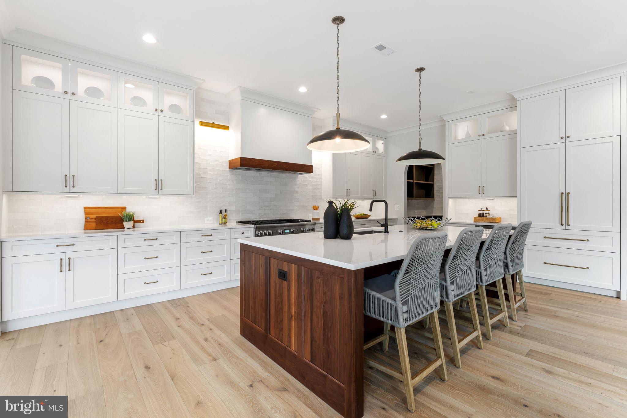 COUNTRY CLUB HILLS - Residential