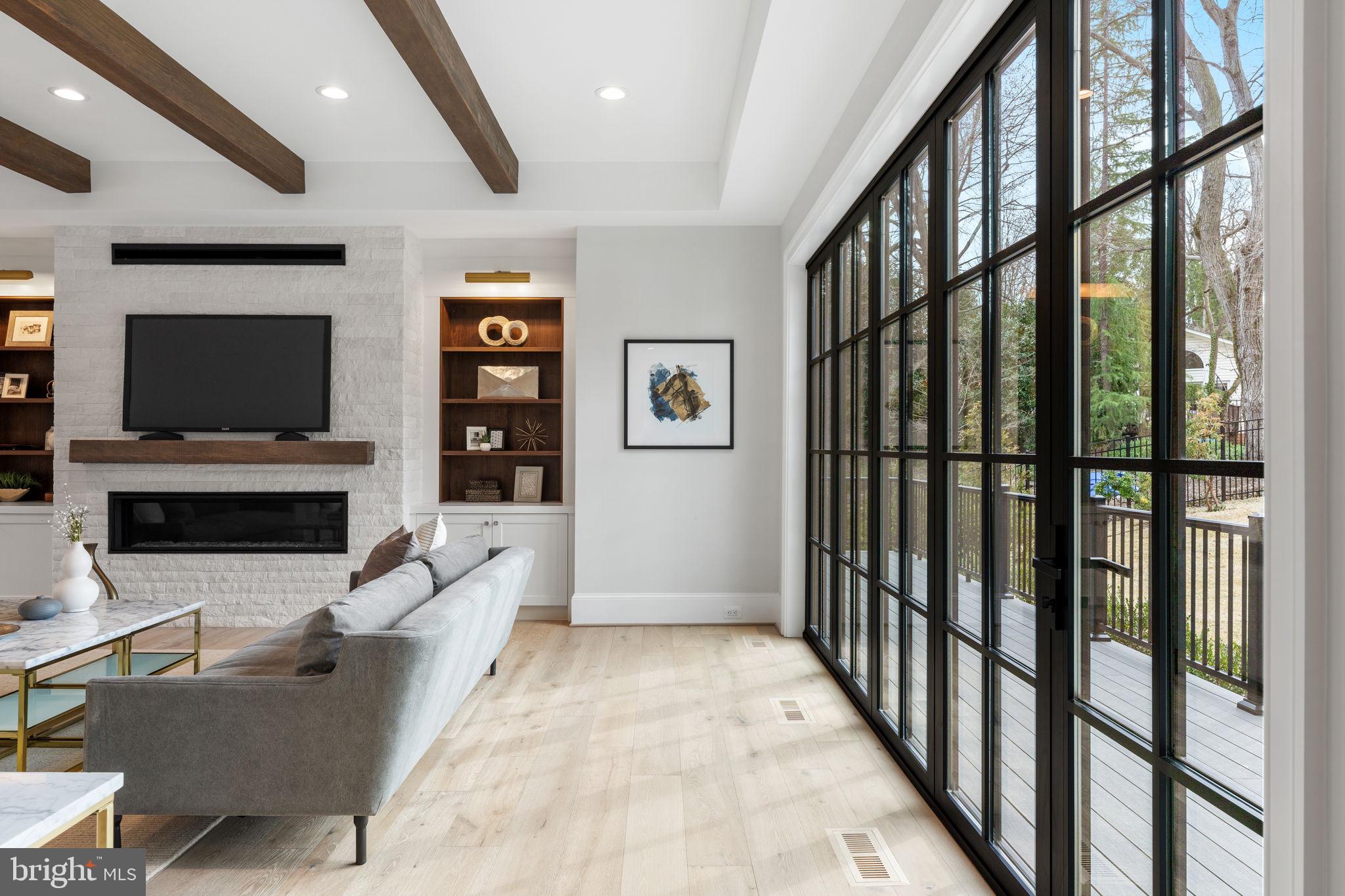 COUNTRY CLUB HILLS - Residential