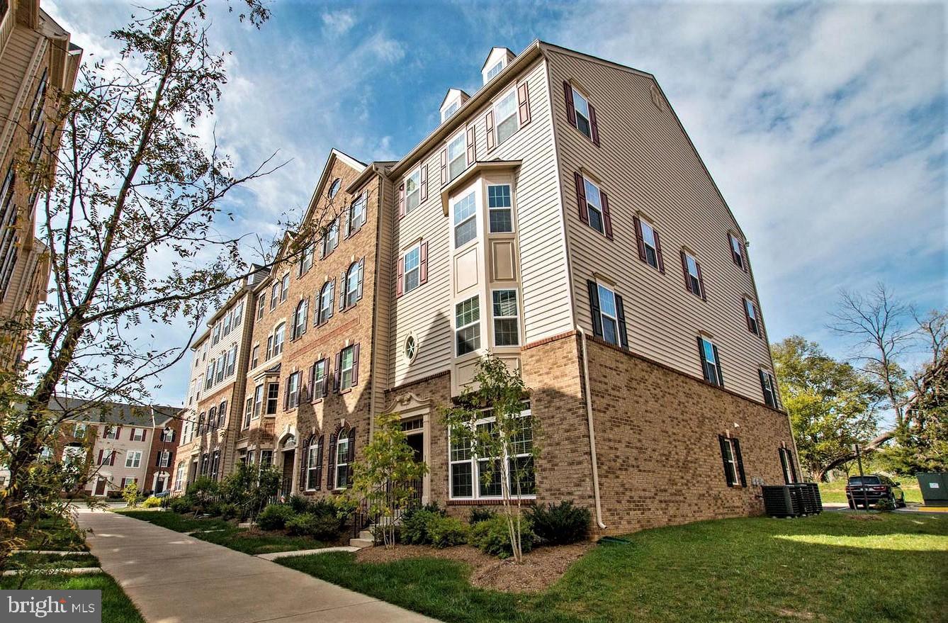 HEATHCOTE COMMONS - Residential Lease