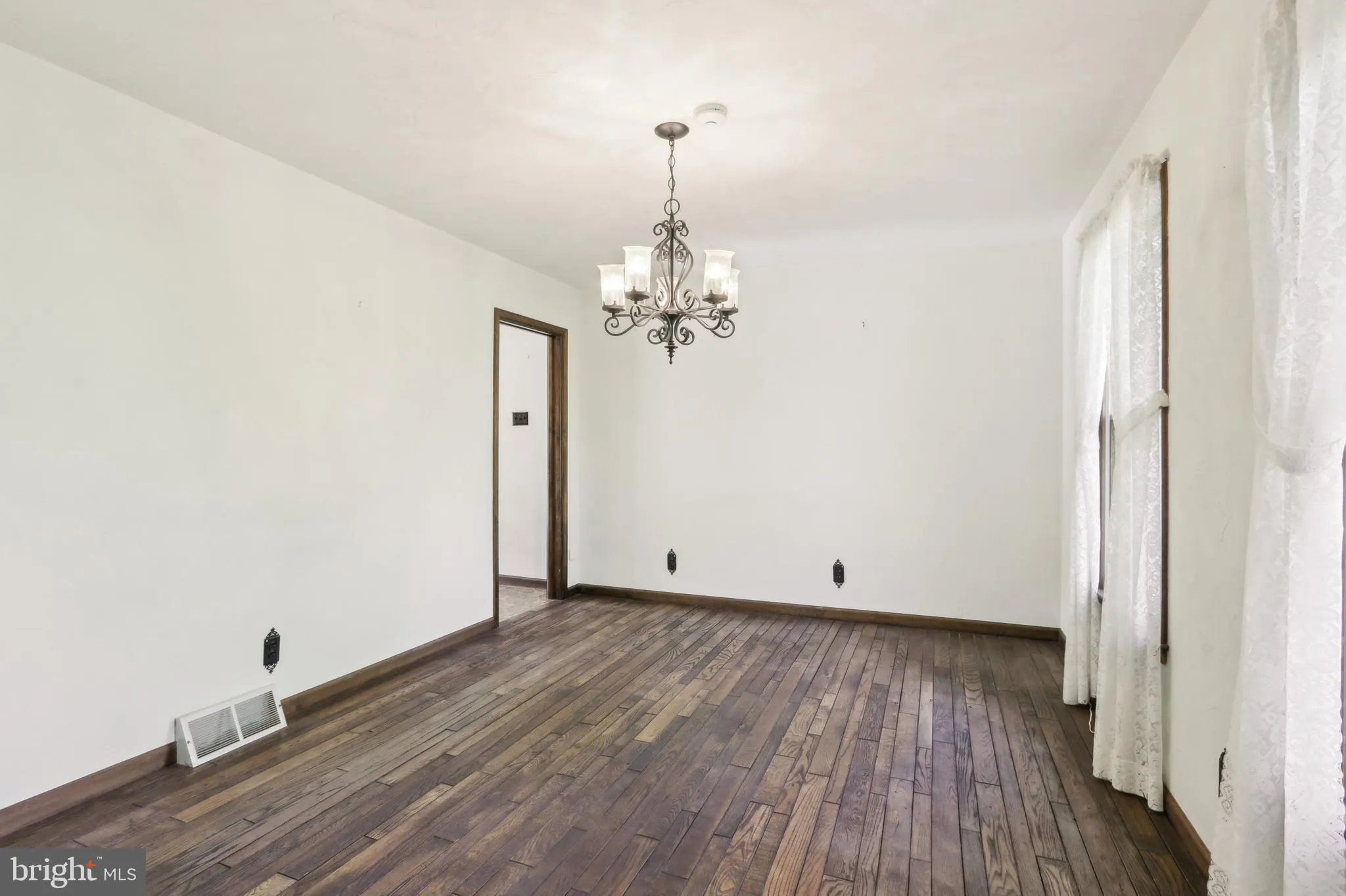 Vineland, New Jersey 08361, United States, 4 Bedrooms Bedrooms, ,3 BathroomsBathrooms,Residential,Pending,119546