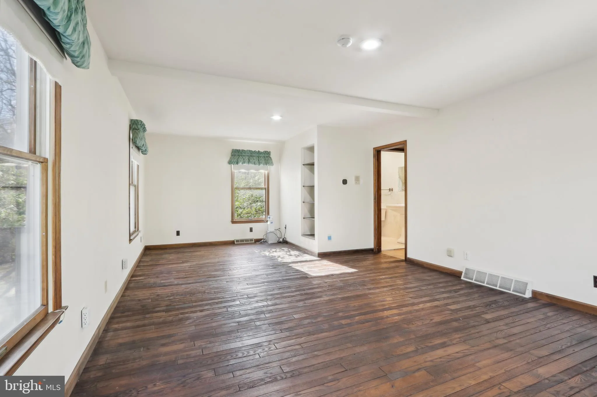 Vineland, New Jersey 08361, United States, 4 Bedrooms Bedrooms, ,3 BathroomsBathrooms,Residential,Pending,119546