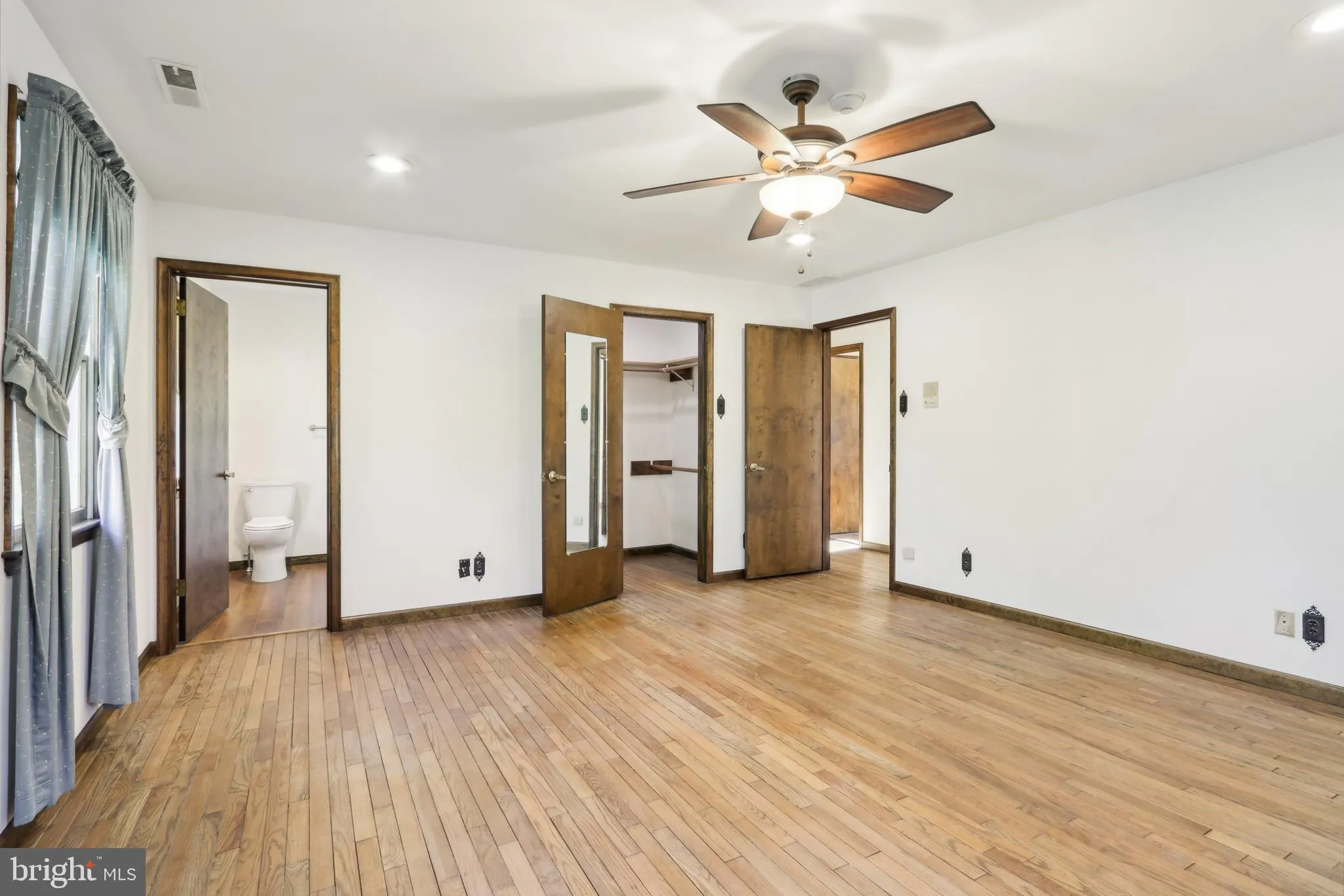 Vineland, New Jersey 08361, United States, 4 Bedrooms Bedrooms, ,3 BathroomsBathrooms,Residential,Pending,119546