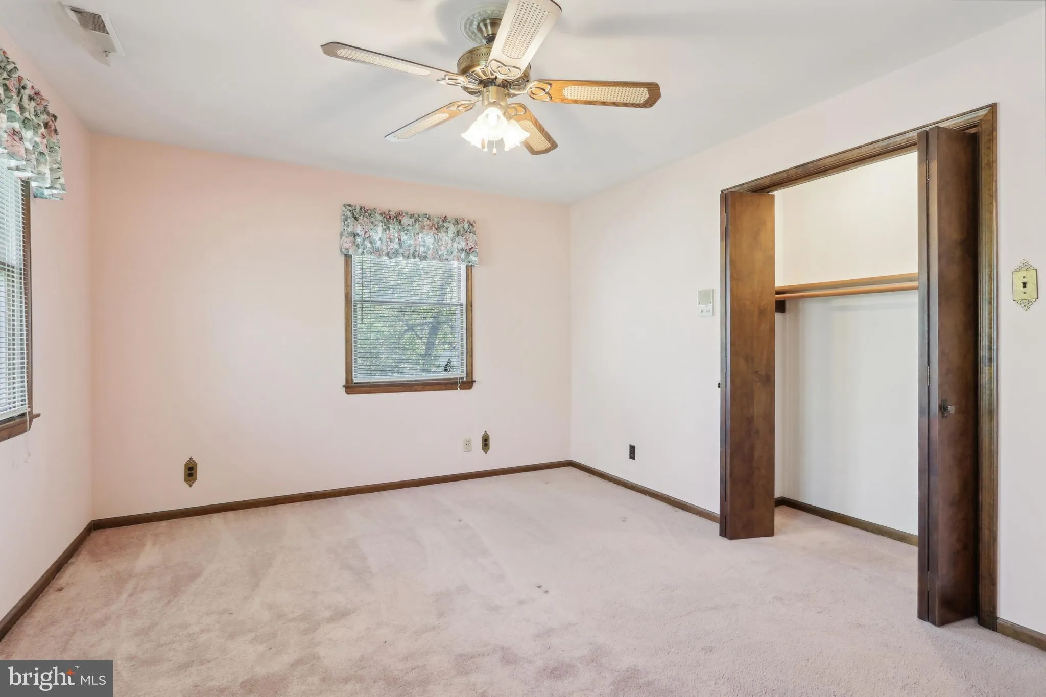 Vineland, New Jersey 08361, United States, 4 Bedrooms Bedrooms, ,3 BathroomsBathrooms,Residential,Pending,119546