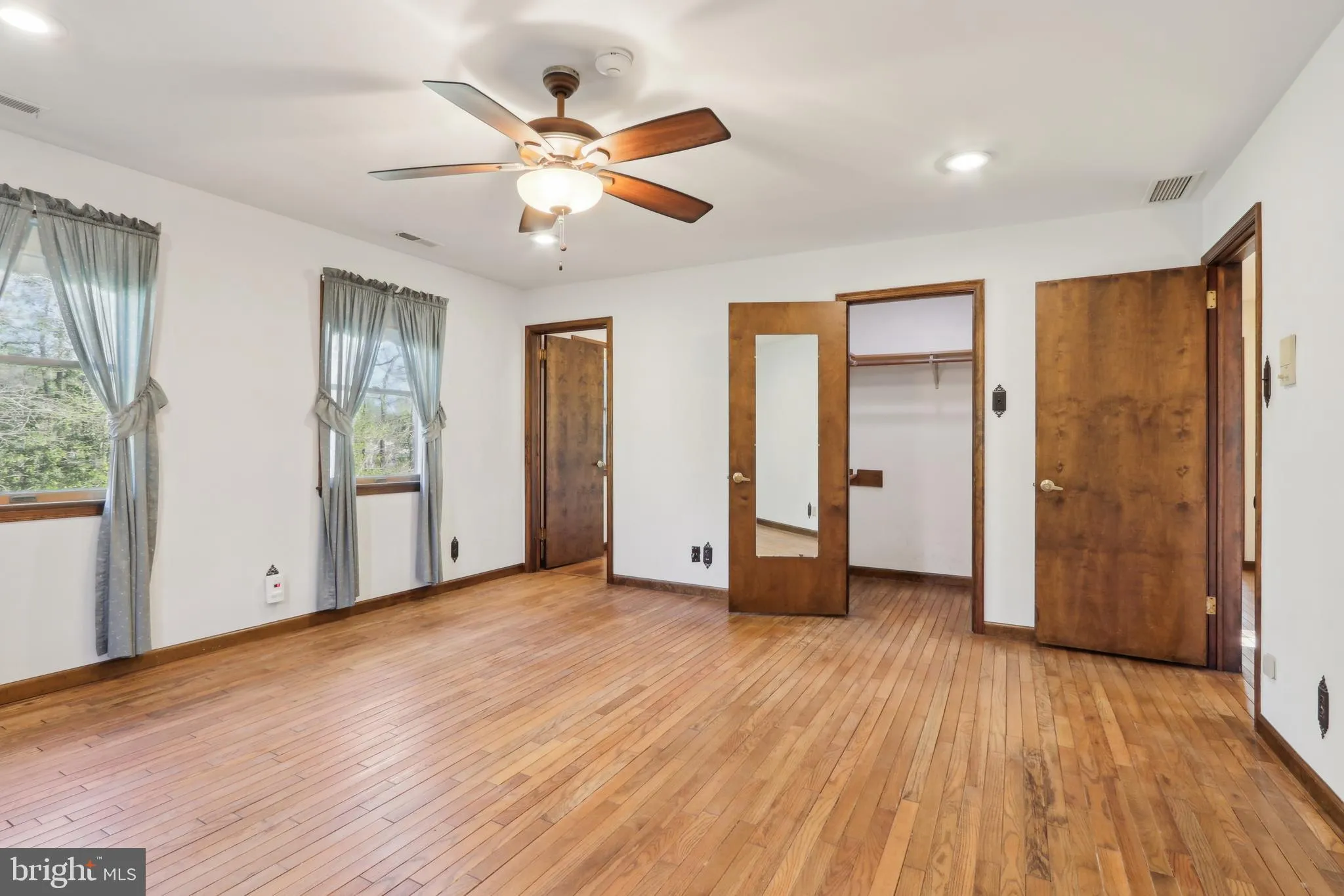 Vineland, New Jersey 08361, United States, 4 Bedrooms Bedrooms, ,3 BathroomsBathrooms,Residential,Pending,119546