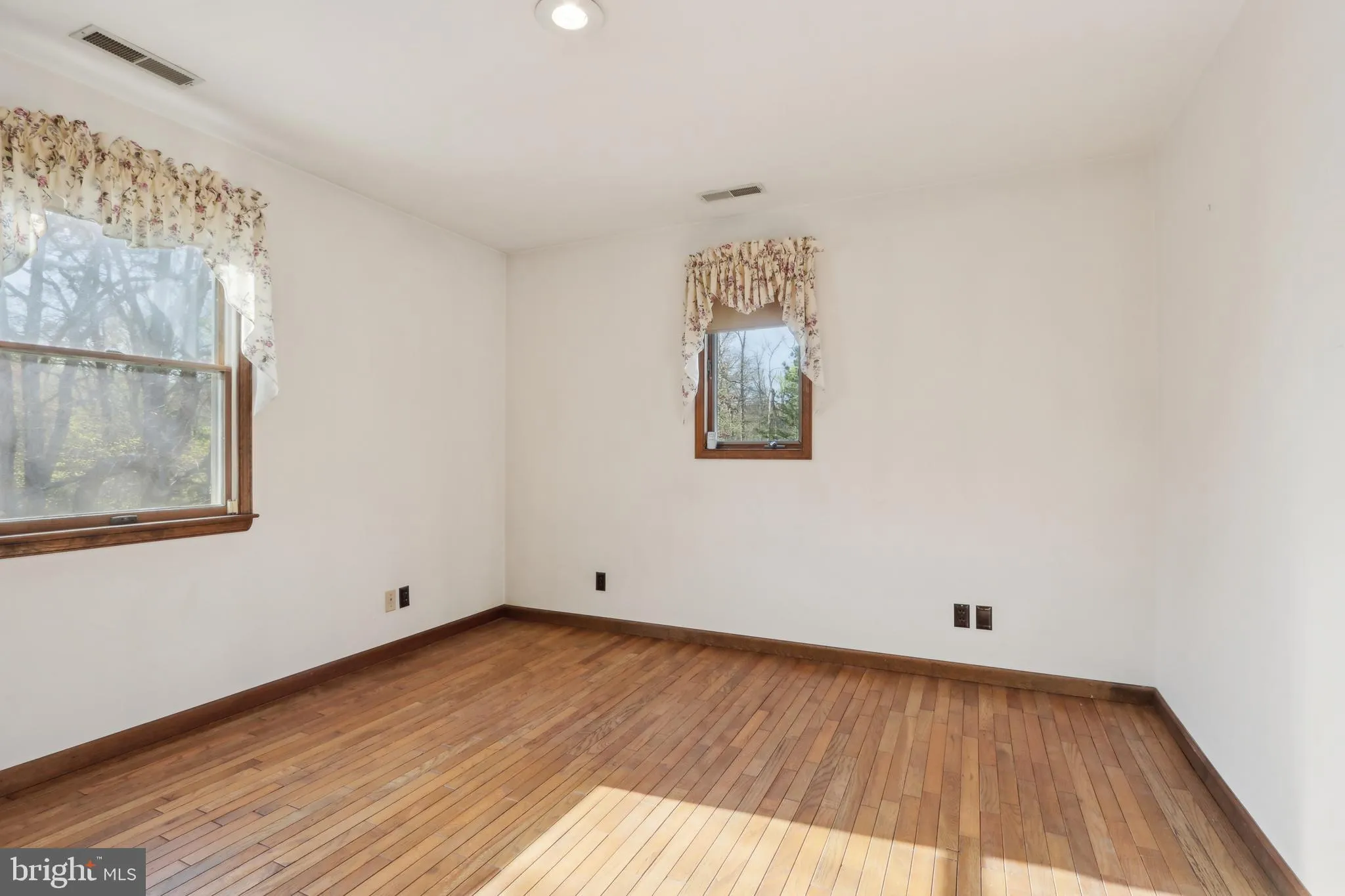 Vineland, New Jersey 08361, United States, 4 Bedrooms Bedrooms, ,3 BathroomsBathrooms,Residential,Pending,119546