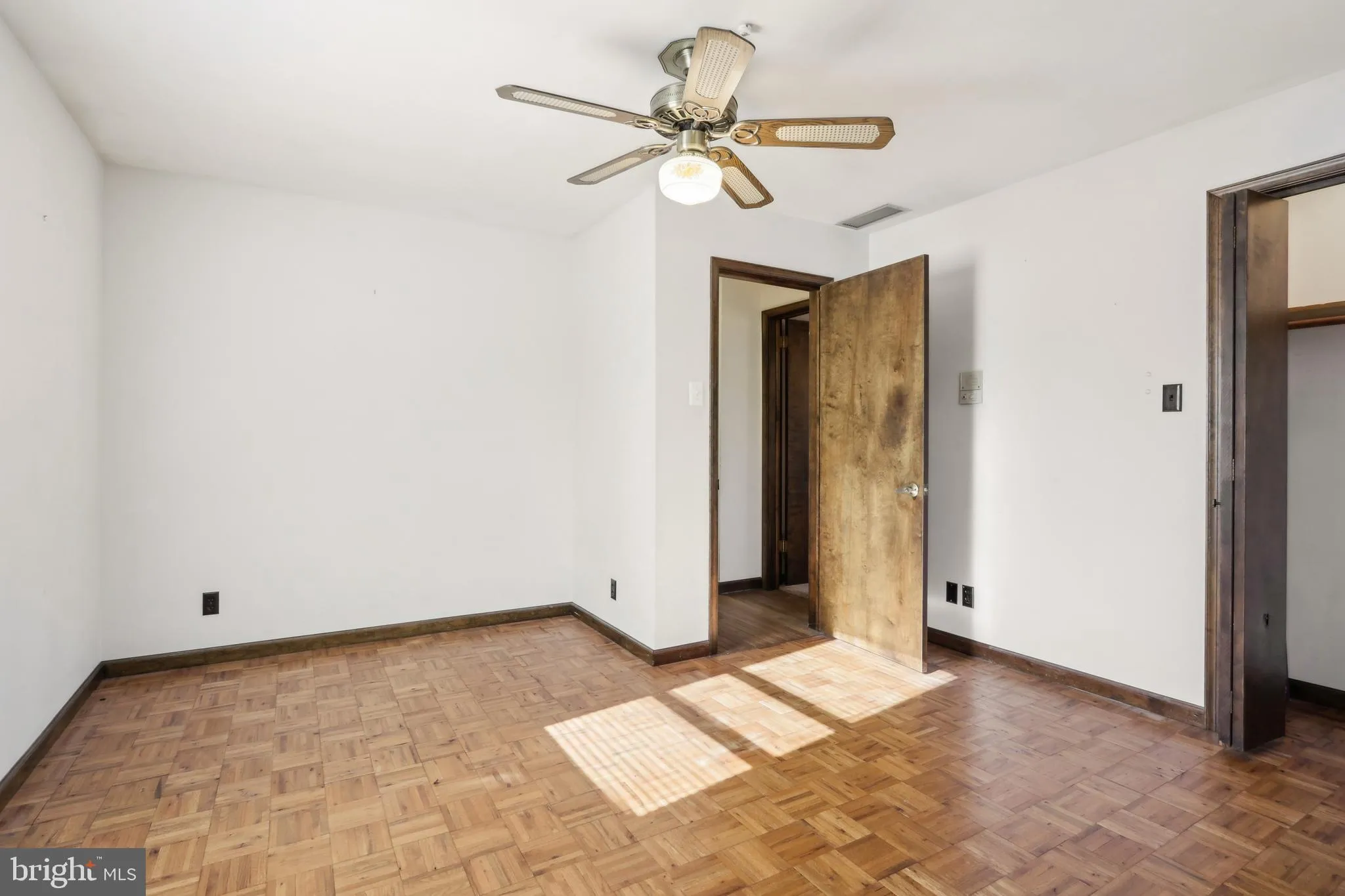 Vineland, New Jersey 08361, United States, 4 Bedrooms Bedrooms, ,3 BathroomsBathrooms,Residential,Pending,119546