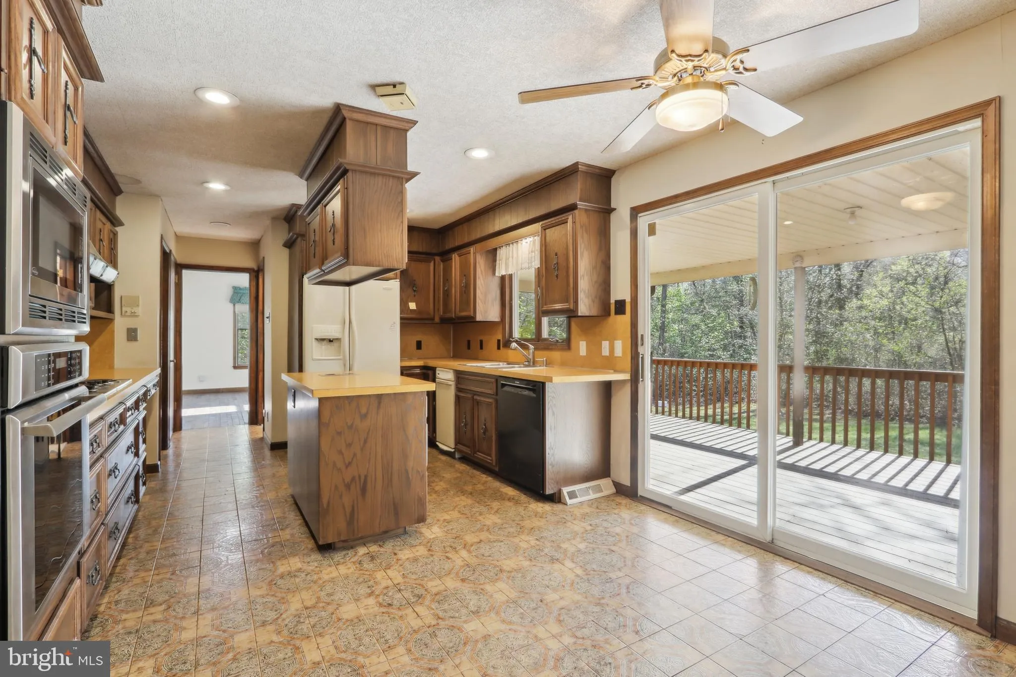 Vineland, New Jersey 08361, United States, 4 Bedrooms Bedrooms, ,3 BathroomsBathrooms,Residential,Pending,119546