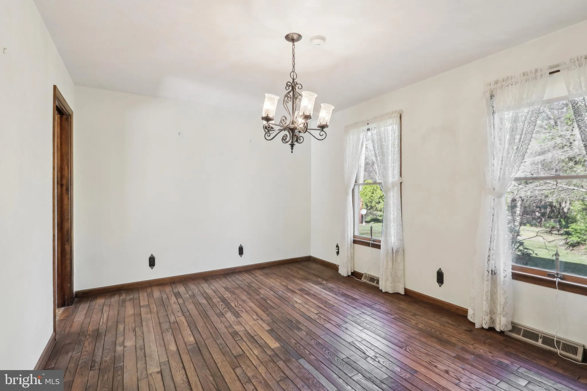 Vineland, New Jersey 08361, United States, 4 Bedrooms Bedrooms, ,3 BathroomsBathrooms,Residential,Pending,119546